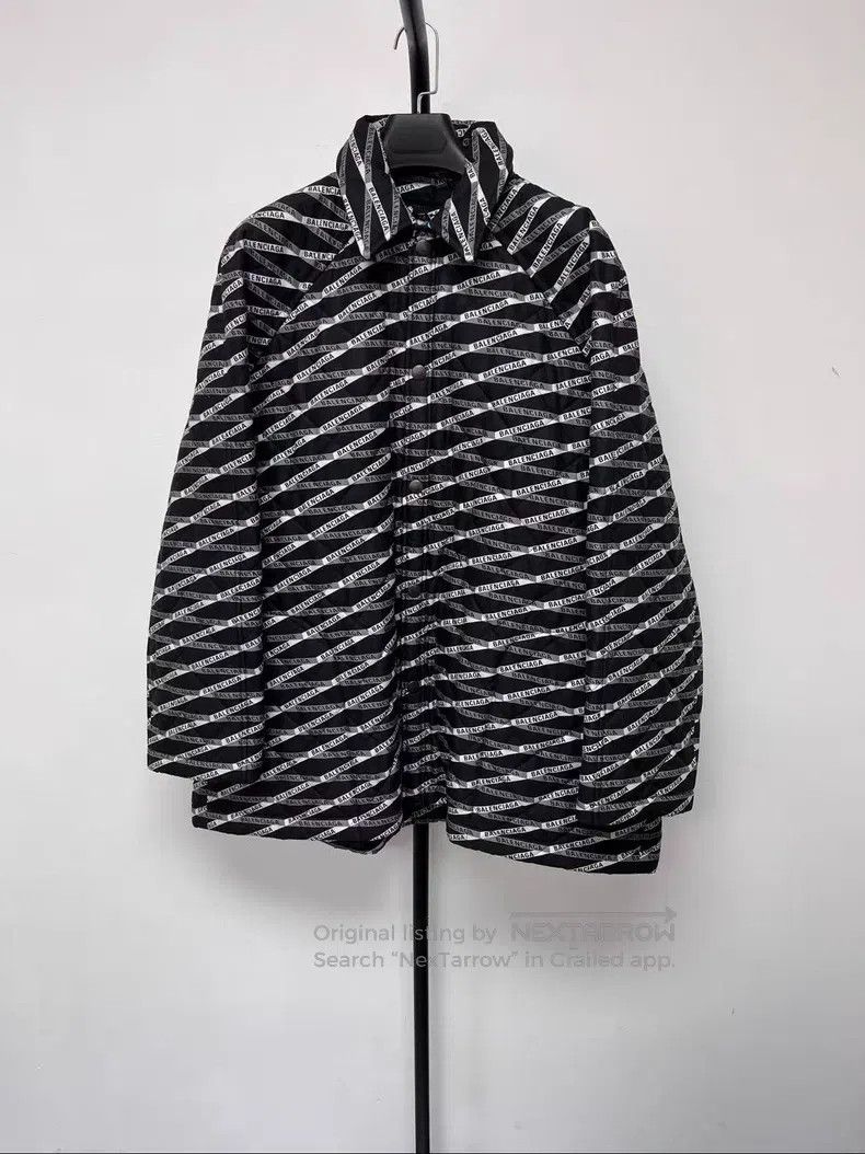 Balenciaga Balenciaga Logo print all-over lightweight down jacket Size US XS / EU 42 / 0 - 1 Thumbnail