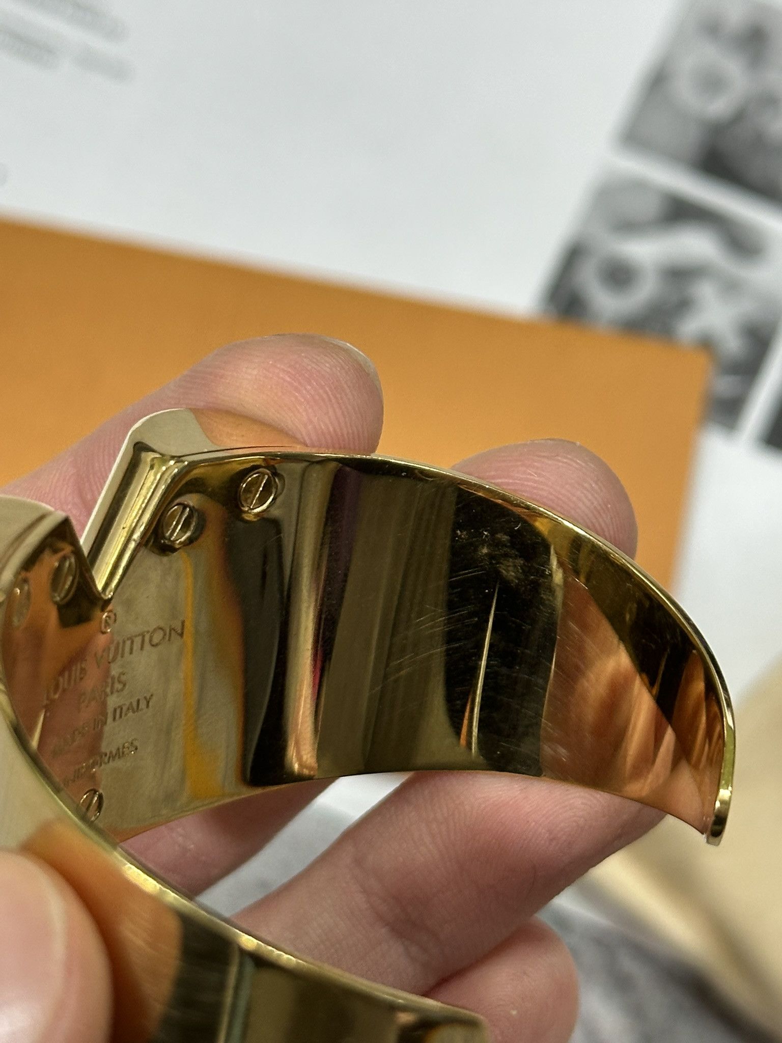 Louis Vuitton Louis Vuitton Cuff Bracelet Essential V Gold Toned Metal Size ONE SIZE - 10 Thumbnail