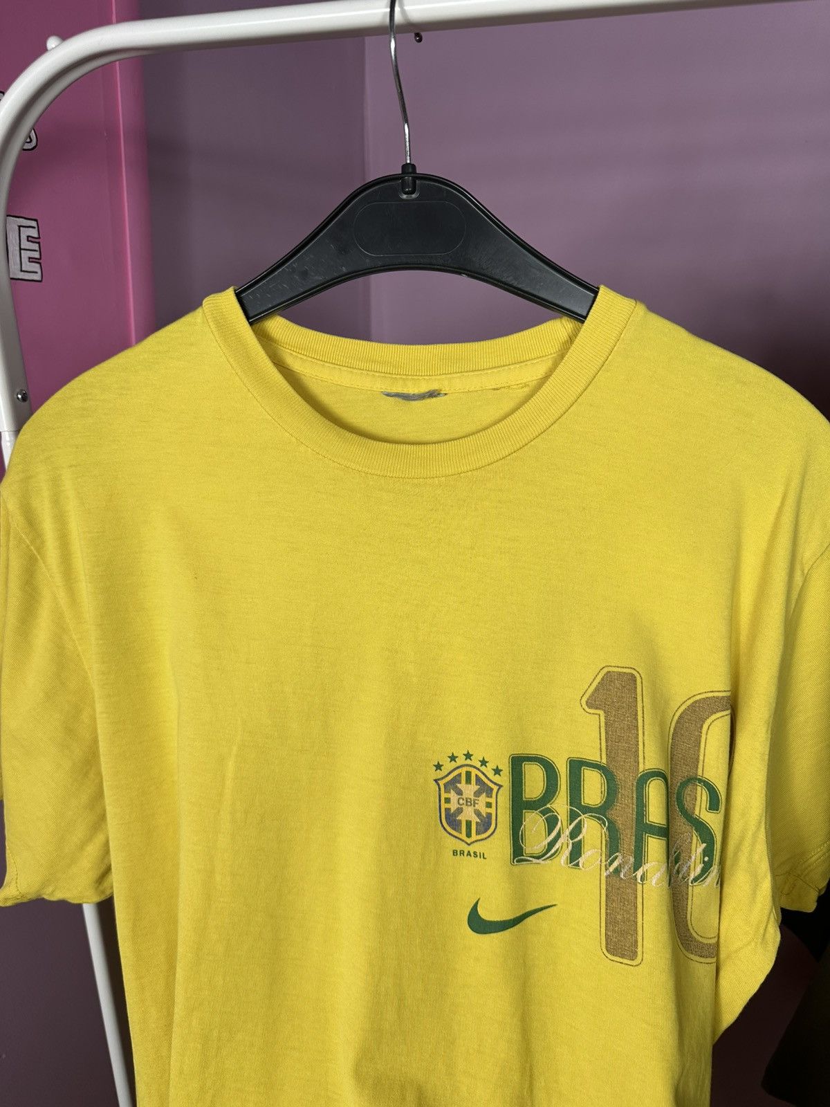 Nike Vintage Nike Brasil Football Ronaldinho 10 T-Shirt Soccer Size US L / EU 52-54 / 3 - 13 Thumbnail