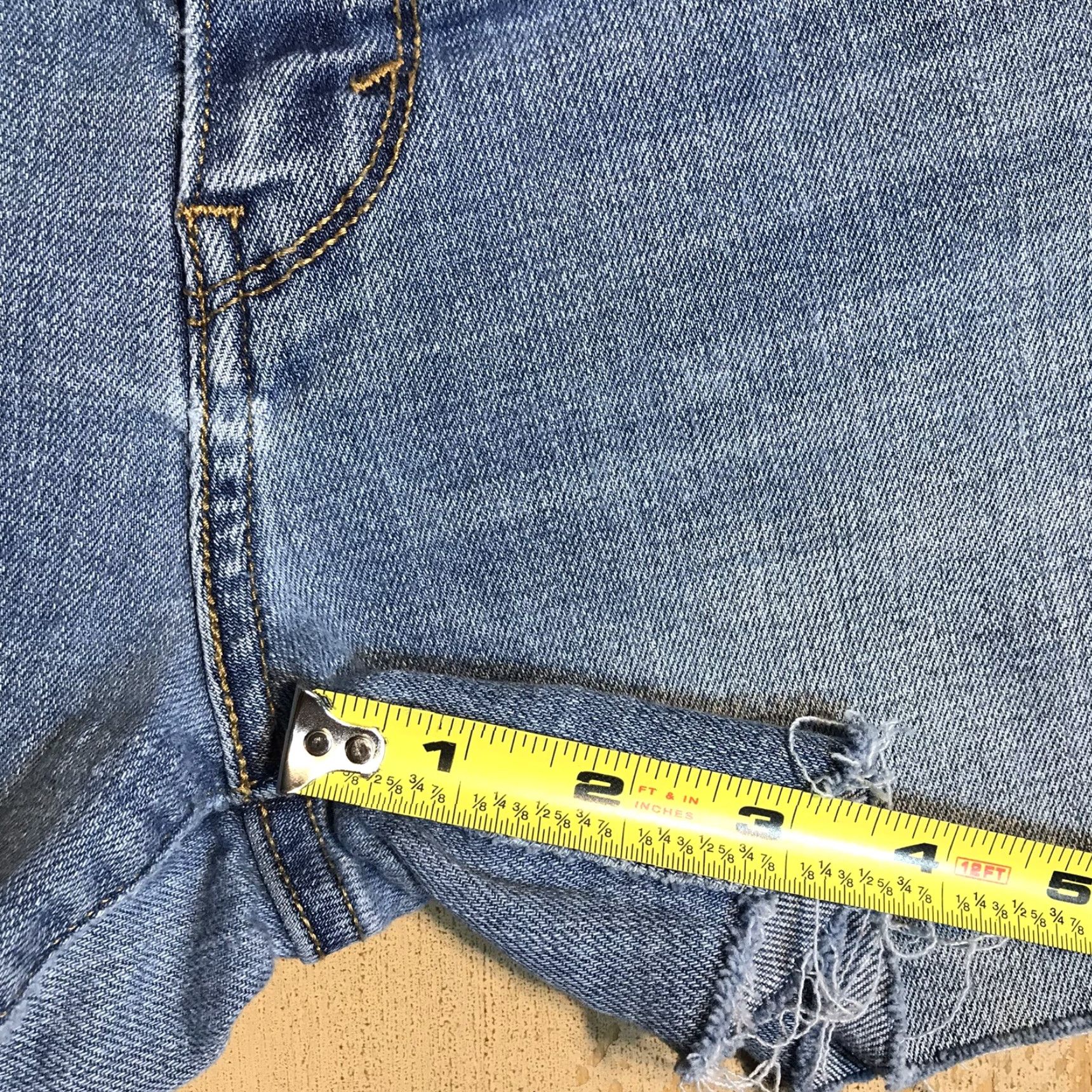 Levi's Levi's Shorts Womens Tag 6 Blue Denim Cut-Off Frayed Hems Zip Fly Light Blue 80s 90s Bohemian Classic Designer Walking Mens? Size 28" / US 6 / IT 42 - 7 Thumbnail