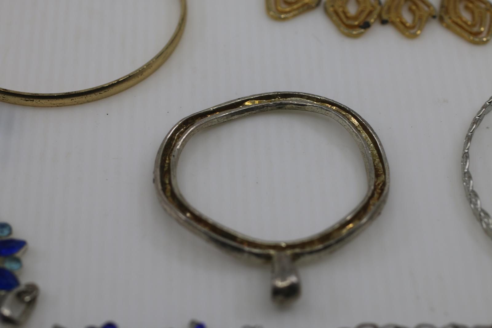 The Unbranded Brand Vintage Jewelry Lot Bracelets, Pendants & Necklace Mixed Size ONE SIZE - 11 Thumbnail