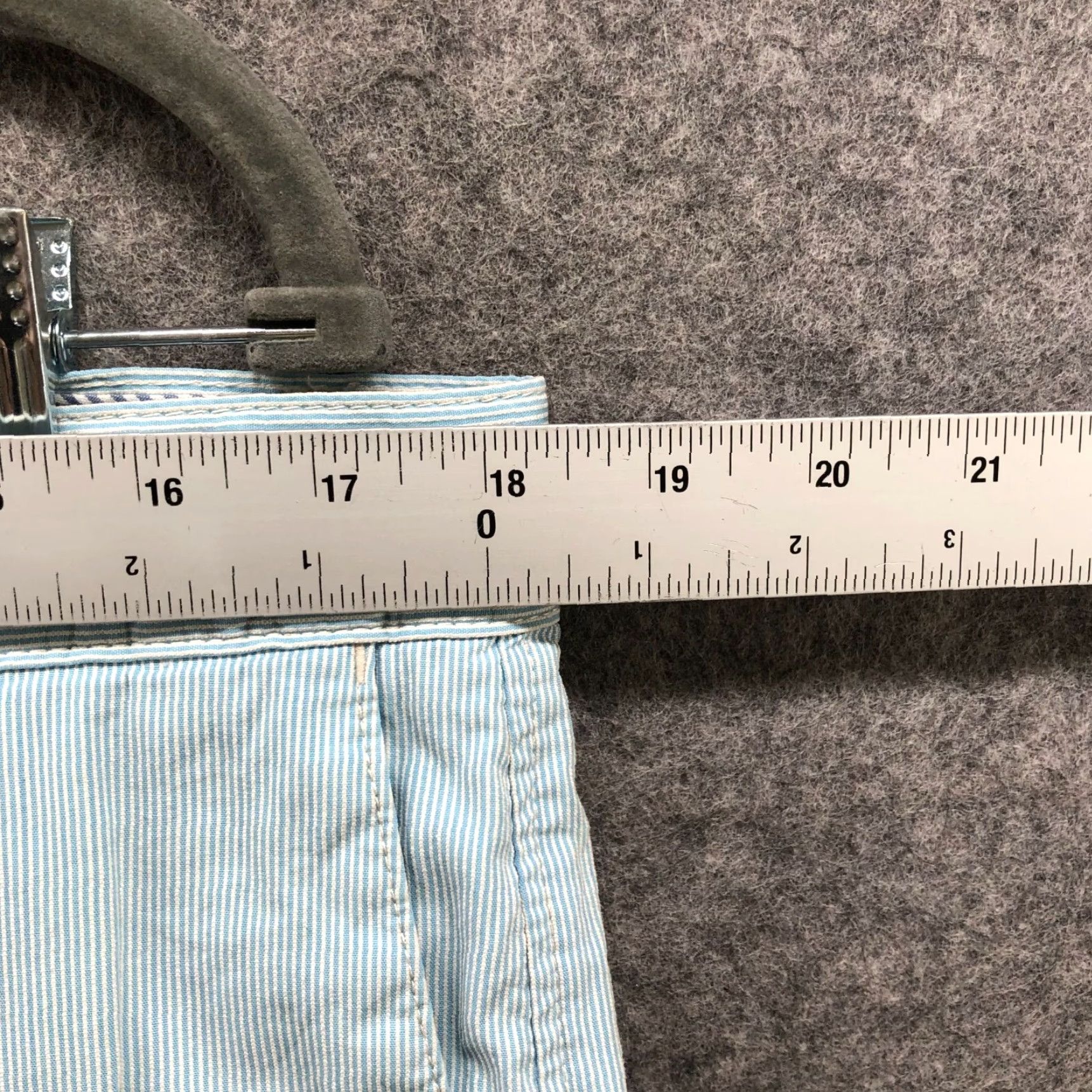 Banana Republic Banana Republic Lightweight Chino Short Mens 36 Blue White Stripe Resort Casual Slim Fit? Size US 36 / EU 52 - 5 Thumbnail