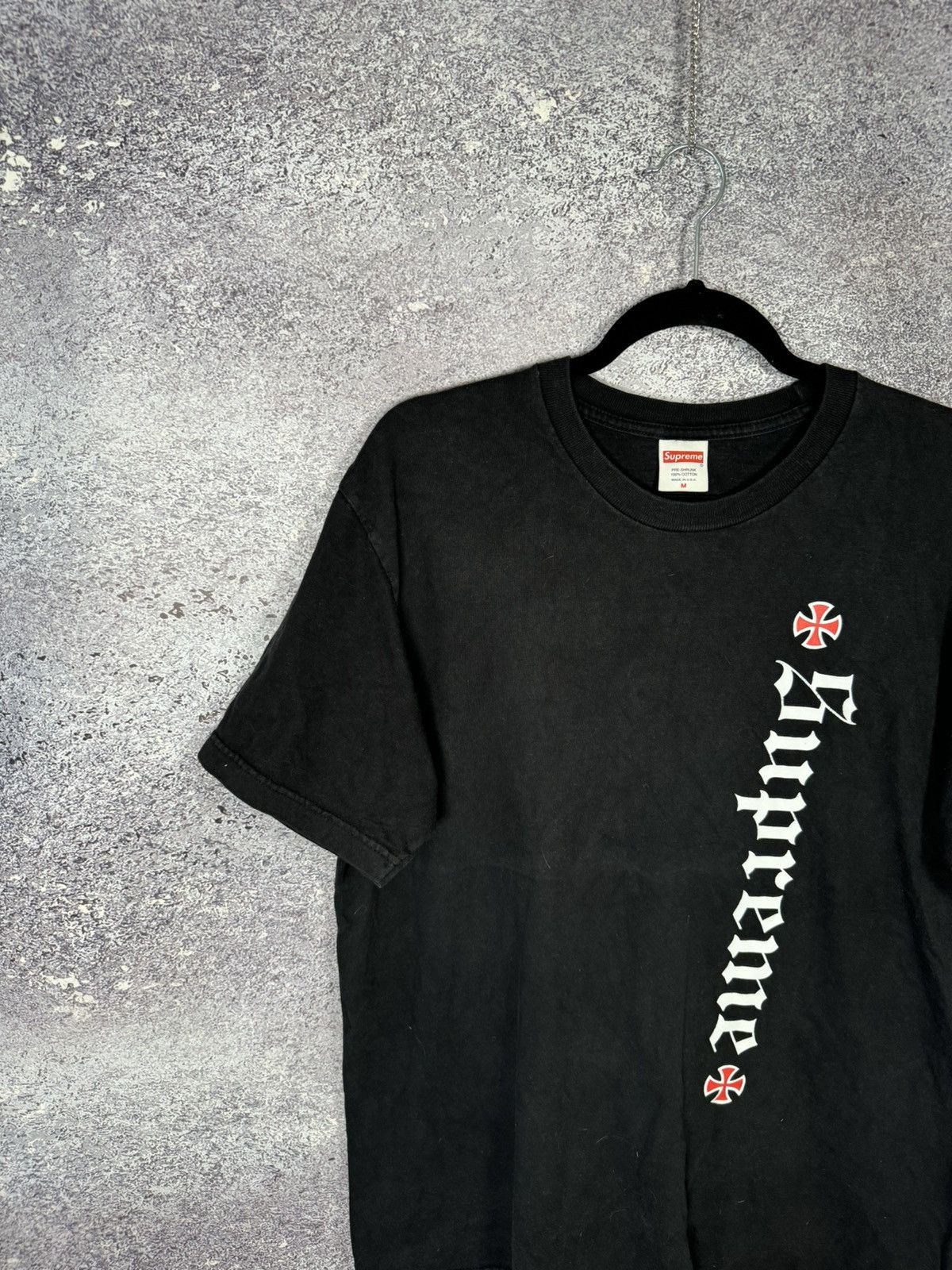 Independent Truck Co. × Supreme × Vintage Supreme x Independent FW17 Old English Nera Taglia Tee Size US M / EU 48-50 / 2 - 2 Thumbnail