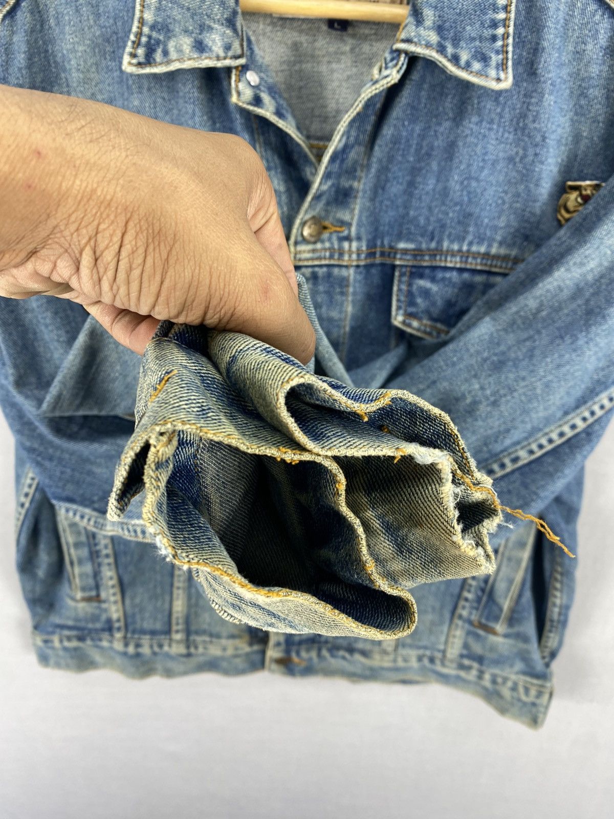 Uniqlo Vintage Uniqlo Trash Denim Trucker Jacket Size US L / EU 52-54 / 3 - 9 Thumbnail