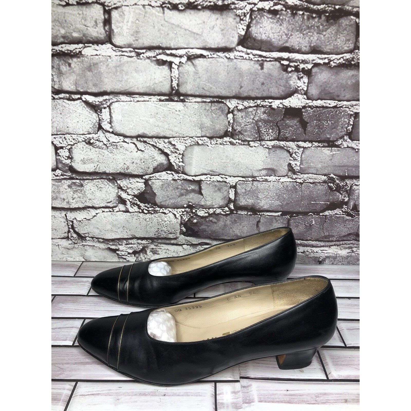 Salvatore Ferragamo Salvatore Ferragamo Black Leather Cap Toe Pumps Dress Heels Size US 9 / IT 39 - 9 Thumbnail