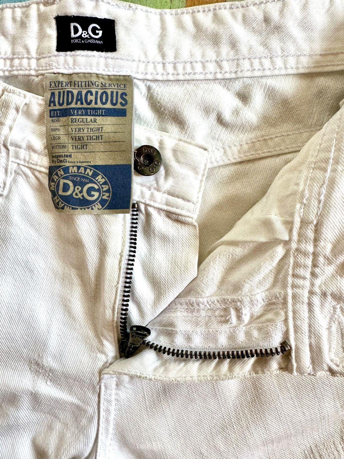 Dolce & Gabbana D & G white distressed denim knee-length shorts Size US 31 - 4 Thumbnail