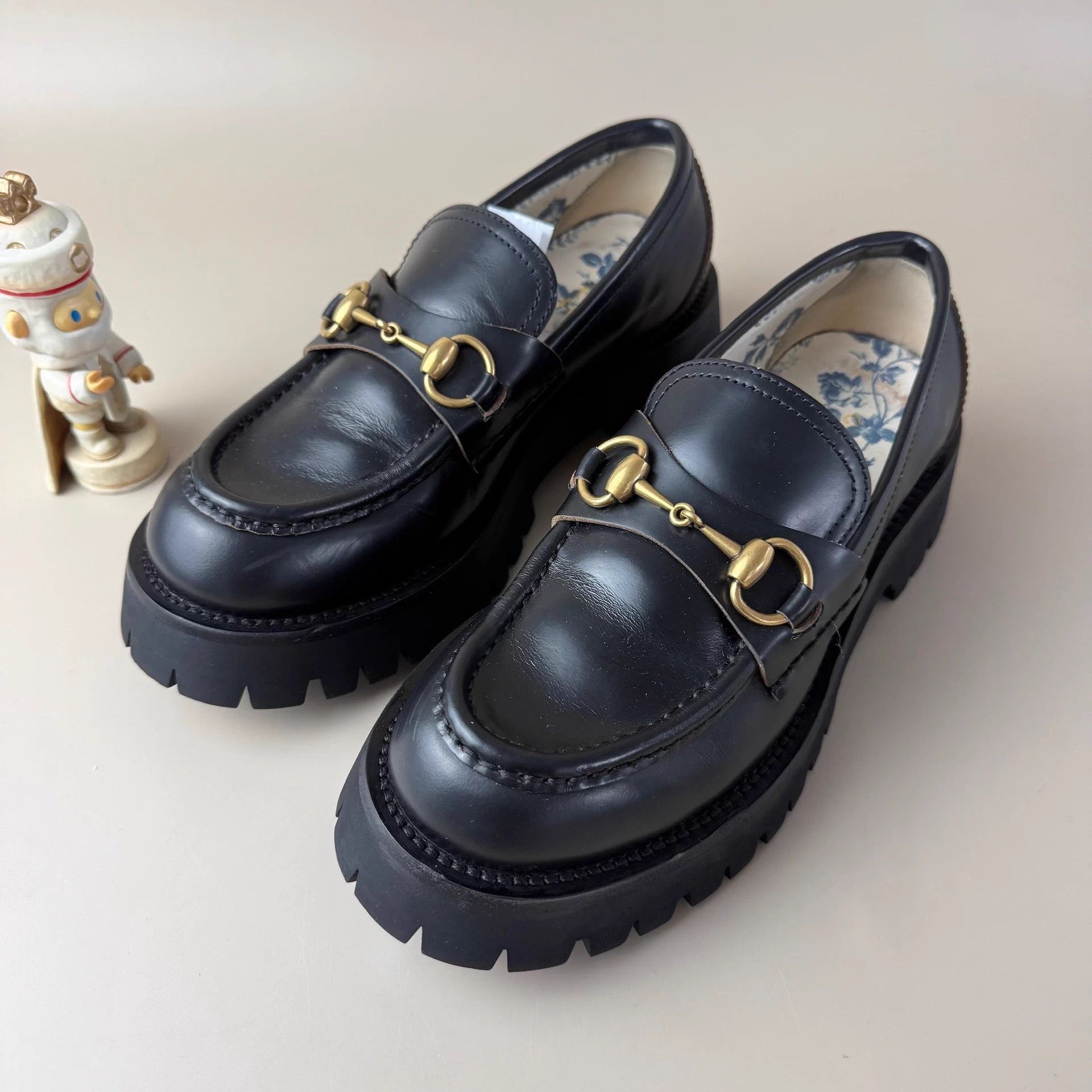 Gucci Gucci Horsebit Bee Embroidery Loafer 37 EU Mint Size US 6 / IT 36 - 1 Thumbnail
