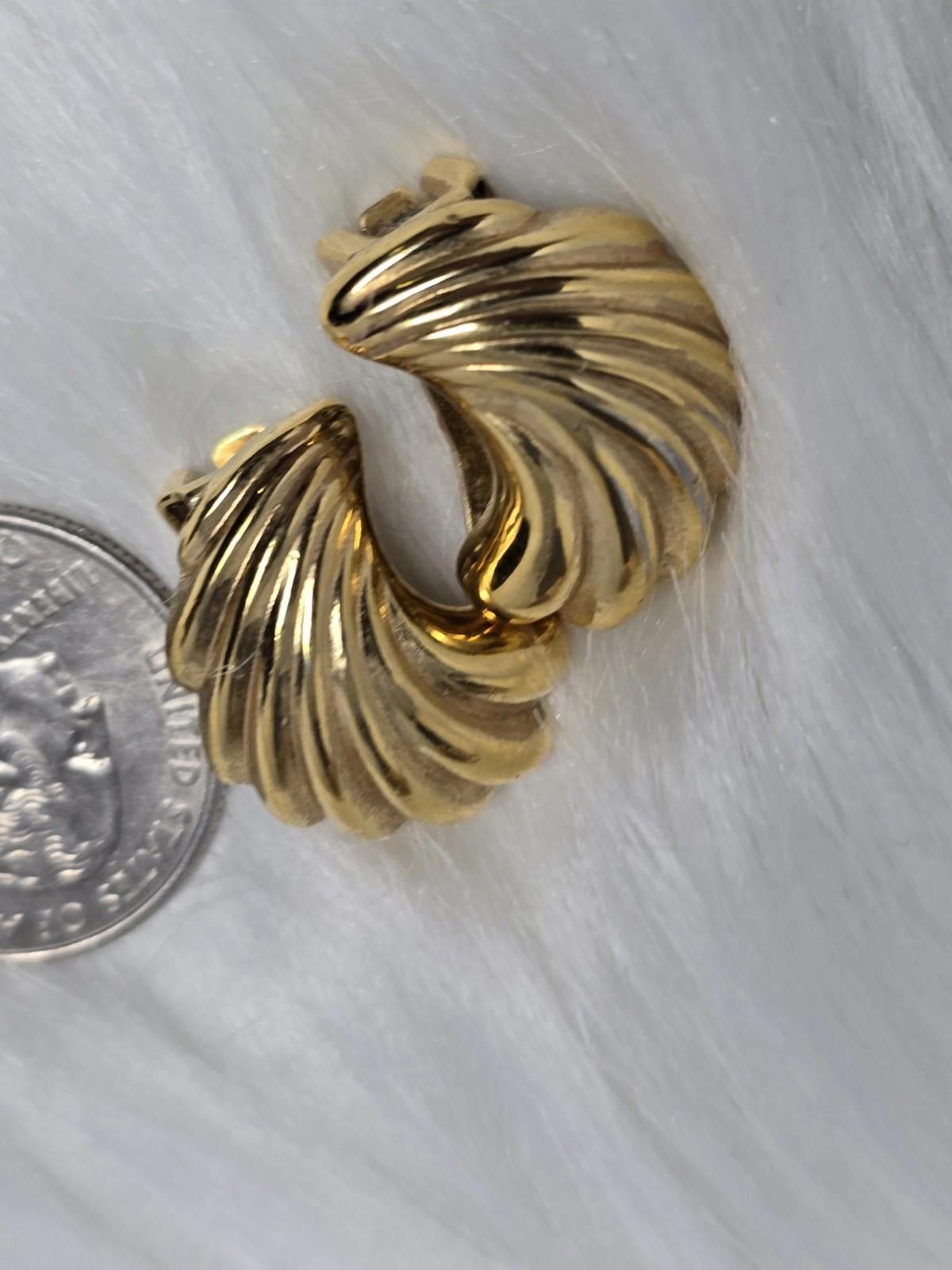 Dior Vintage Chr Dior Gold Shell Clip Earrings Size ONE SIZE - 7 Thumbnail