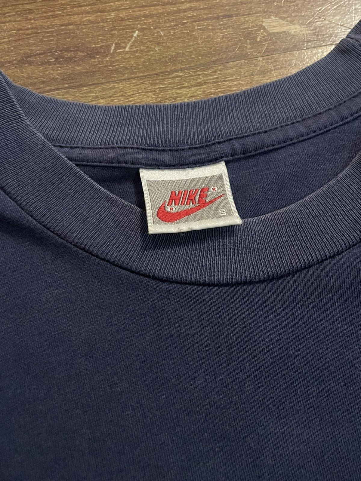 Nike Vintage NIKE gray tag shirt size S Size US S / EU 44-46 / 1 - 2 Thumbnail