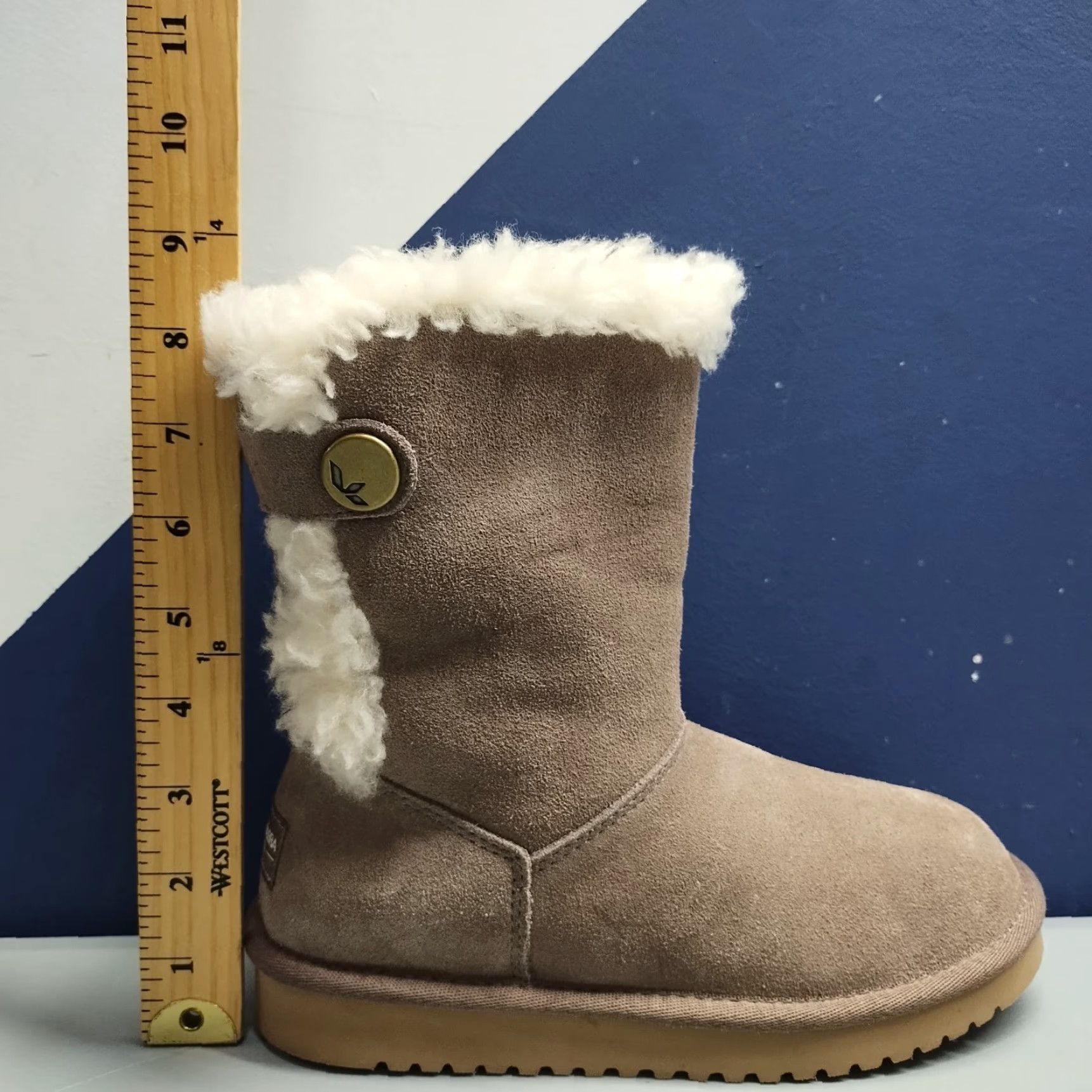 Vintage Koolaburra By Ugg Snow Boots Womens US 5 Gray White Sheepskin Mid-Calf 1020158 NWOB Size 5 Womens Snow Boot Size US 5 / IT 35 - 6 Thumbnail