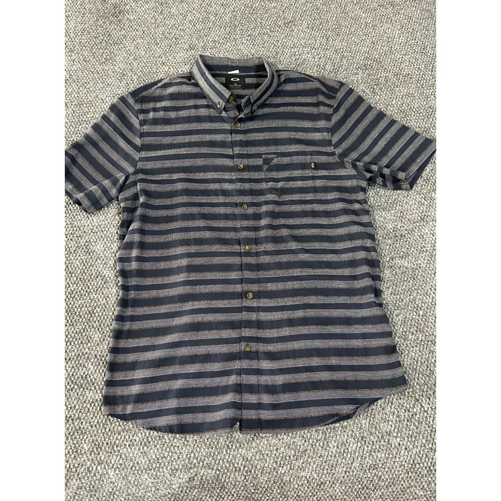 Oakley Oakley Button-Down Shirt Mens L Blue Striped Short Sleeve Casual Pocket Shirt Size US L / EU 52-54 / 3 - 3 Thumbnail