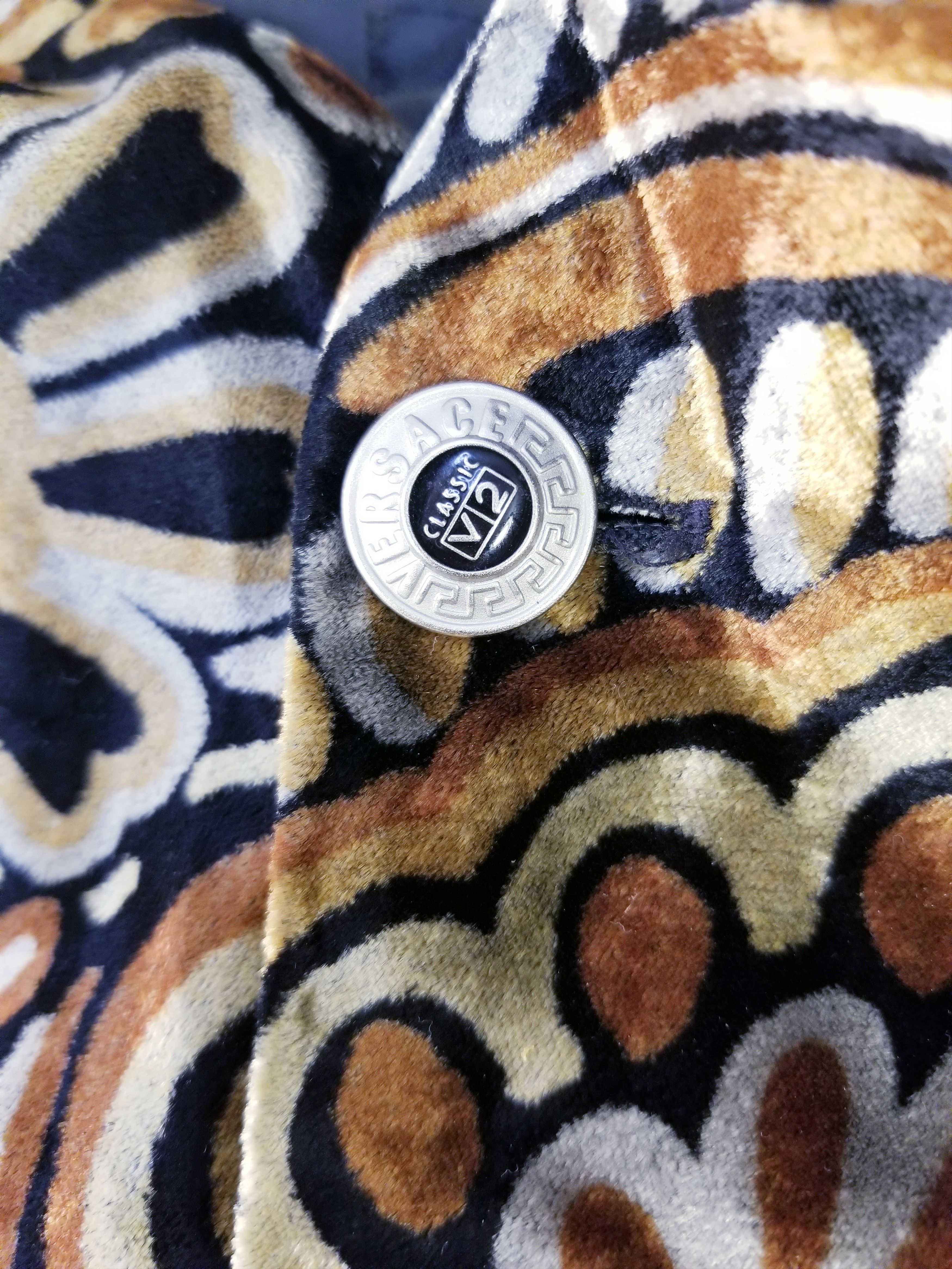 Versace V2 VELVET PAISLEY FLORAL VINTAGE Size US M / EU 48-50 / 2 - 3 Thumbnail
