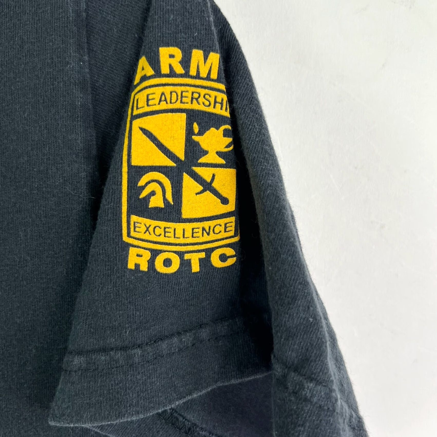 Vintage VINTAGE US Army ROTC T Shirt Mens Size M Black 2010s Army Graphic Print Crew Neck Short Sleeve Size US M / EU 48-50 / 2 - 3 Thumbnail