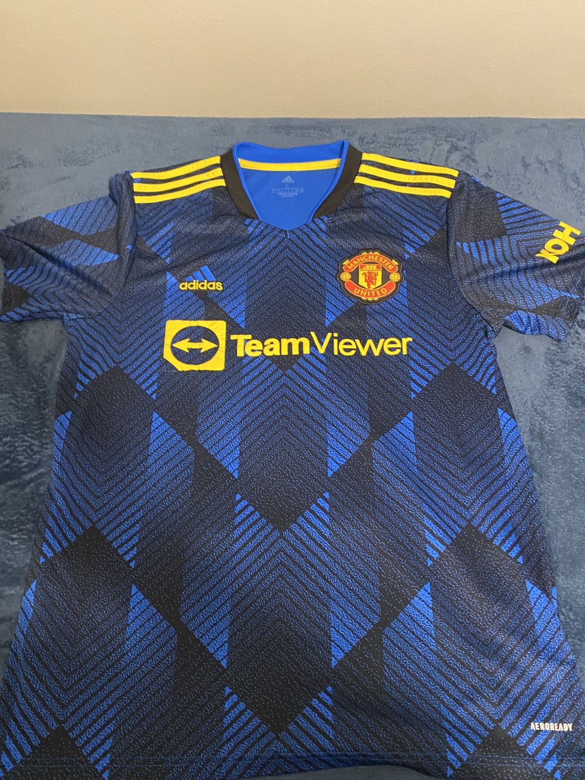Adidas Manchester united away kit Size US L / EU 52-54 / 3 - 1 Thumbnail