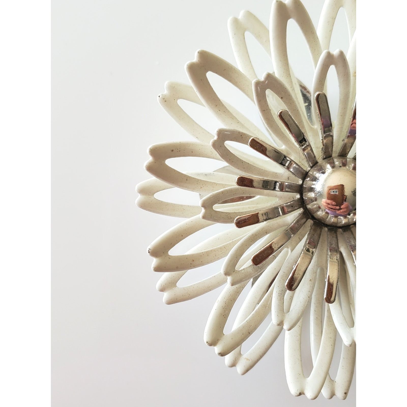 Other Sarah Coventry White Enamel Metal Flower Brooch Earring Set Size ONE SIZE - 5 Thumbnail