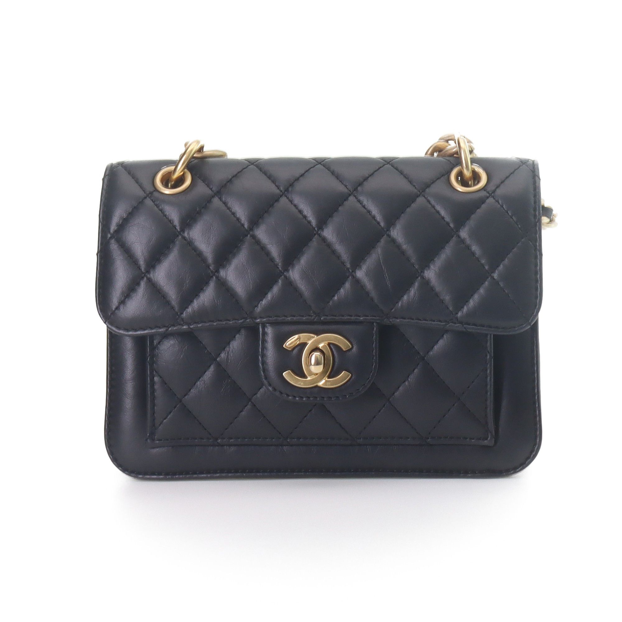 Chanel Quilted Leather Flap Messenger Bag One Size in Black, Women's