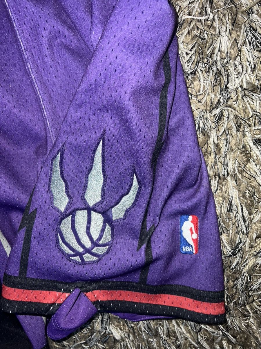 Mitchell & Ness Mitchell Ness Toronto Raptors Authentic Shorts 98 99 Size US 30 / EU 46 - 9 Thumbnail