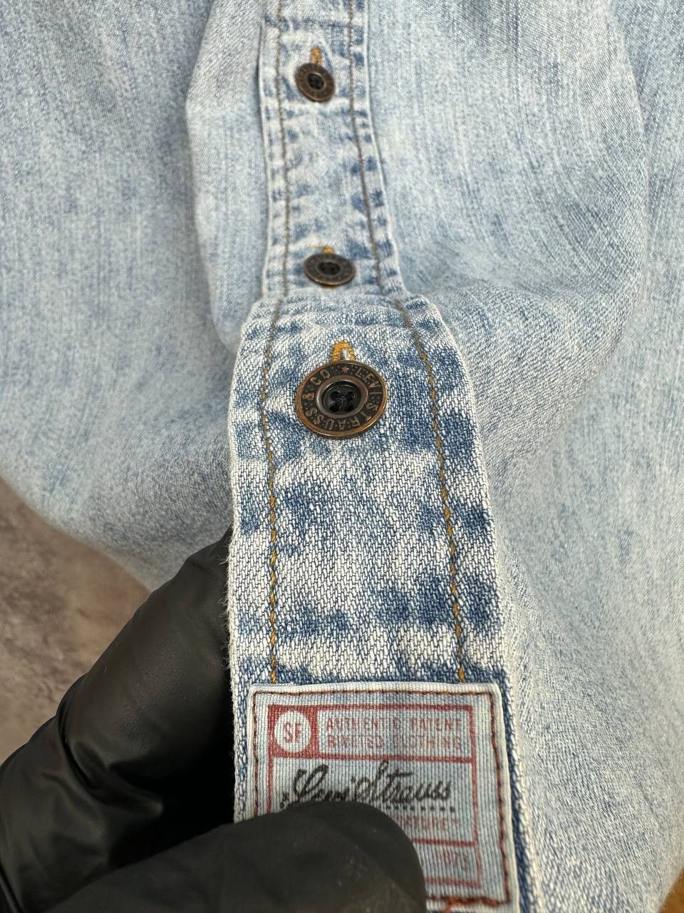Levi's Vintage Clothing Levi’s Signature Denim Shirt Light Wash Cotton Short Sleeve Size US M / EU 48-50 / 2 - 7 Thumbnail