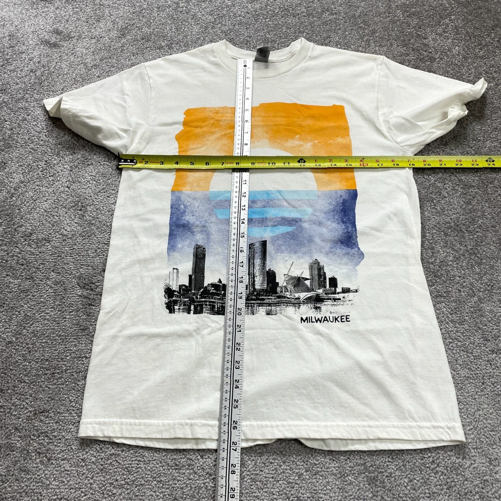 Gildan Gildan Hammer Crew Neck T-Shirt Unisex Medium White Graphic Milwaukee Cotton Tee Size US M / EU 48-50 / 2 - 7 Thumbnail