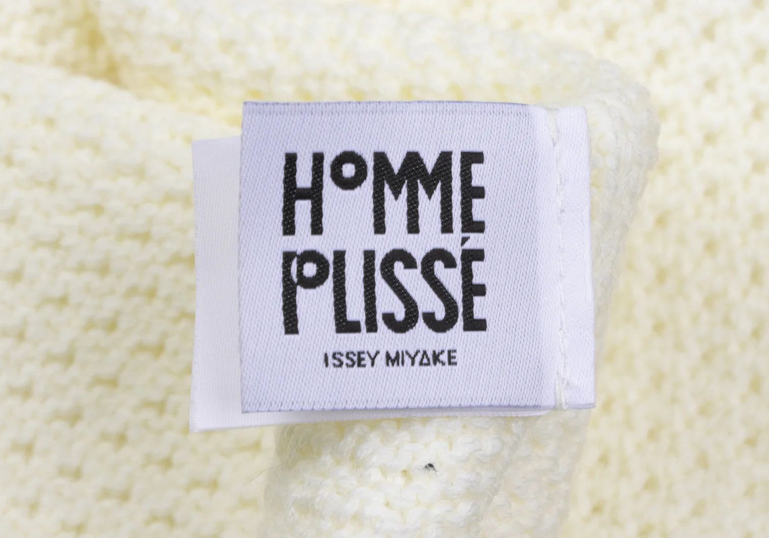 Issey Miyake Rustic Knit Vest in Off White - 2025A/W Collection Size US S / EU 44-46 / 1 - 12 Thumbnail