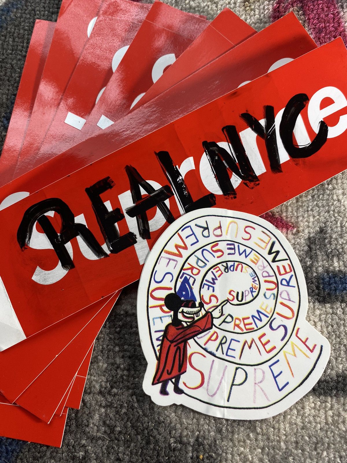 Supreme Supreme Swirl Joe Roberts Sticker Size ONE SIZE - 1 Preview