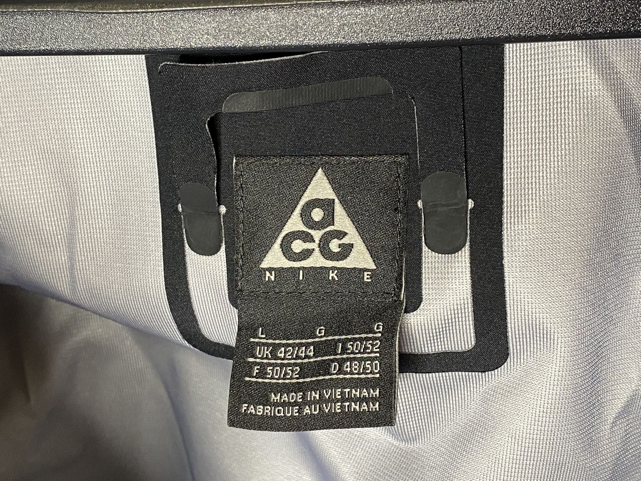 Nike ACG NIKE ACG MEANS ALL CONDITIONS GEAR GORE-TEX JACKET SIZE L Size US L / EU 52-54 / 3 - 6 Thumbnail