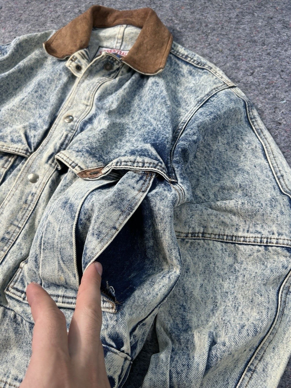 Other Essentials Vintage Acid Wash Denim Jacket Size S Size US S / EU 44-46 / 1 - 7 Thumbnail