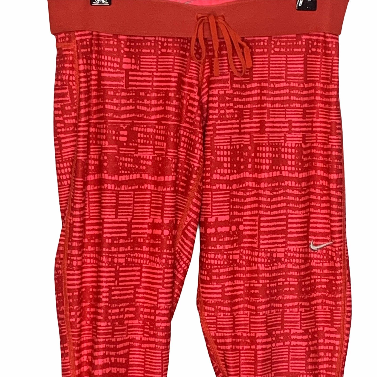Nike Nike Athleisure Red Pink Stripe Crop Legging Small Dri-Fit Size 27" / US 4 / IT 40 - 7 Thumbnail