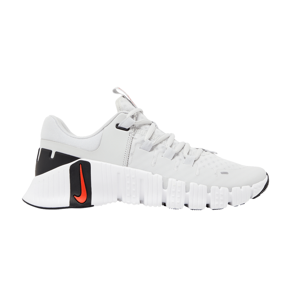 image of Nike Wmns Free Metcon 5 Photon Dust Picante Red Shoes in White, Women's (Size 10.5)