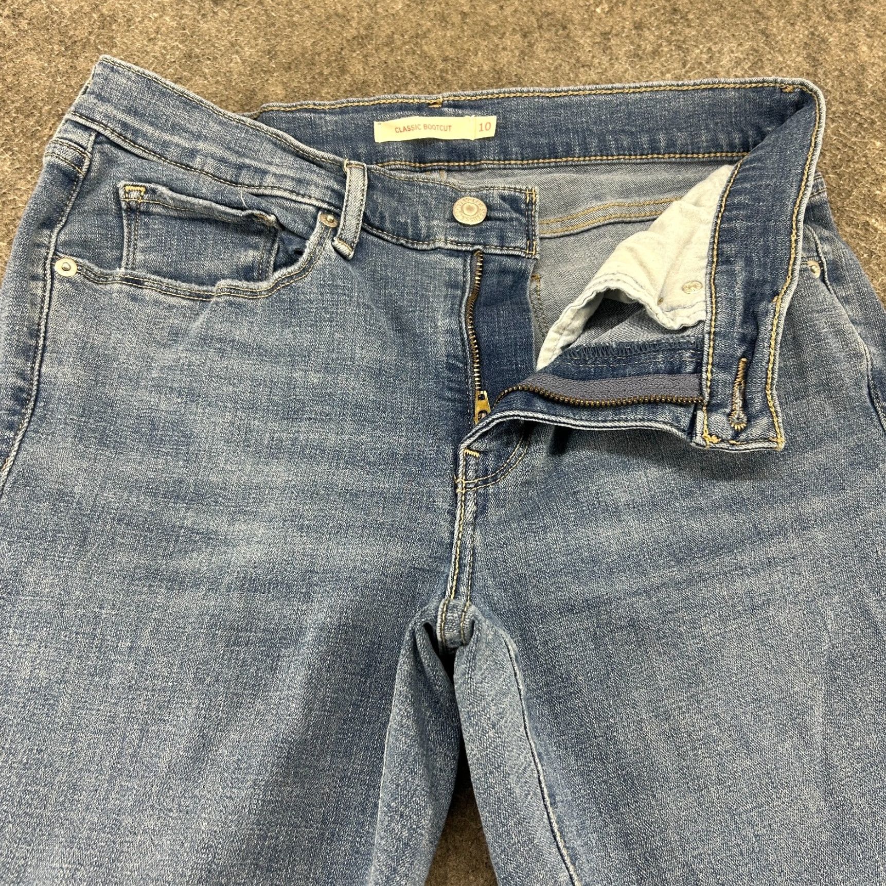 Levi's Levi's Jeans Womens 10 Blue Bootcut Classic Fit Light Wash Stretch Denim Cotton Jeans Women Regular 32x30 Blue Bootcut Stretch Distressed Size 24" / US 00 / IT 34 - 2 Thumbnail