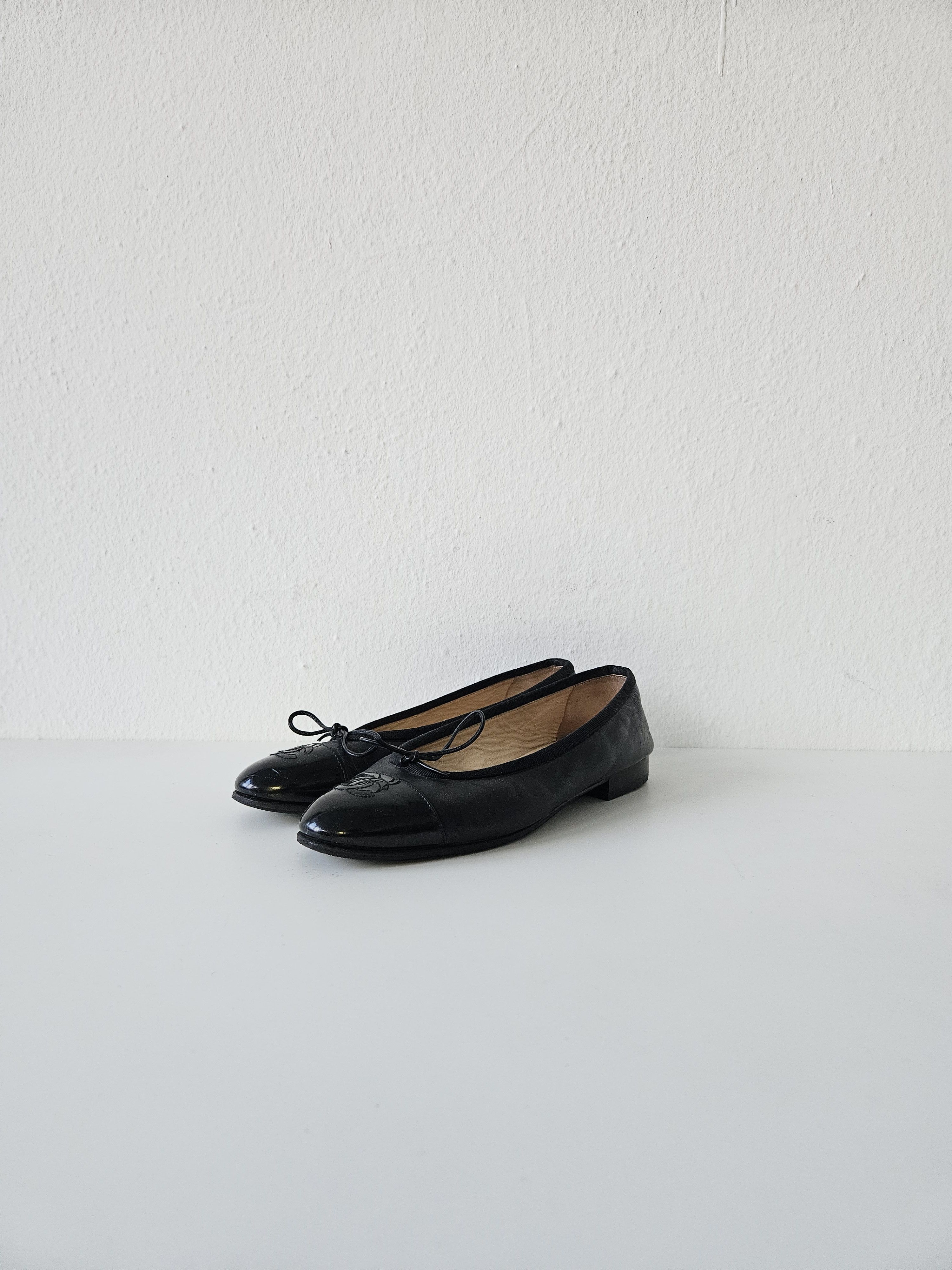 Chanel Vintage Chanel ribbon CC logo ballet flats Size US 7.5 / IT 37.5 - 3 Thumbnail