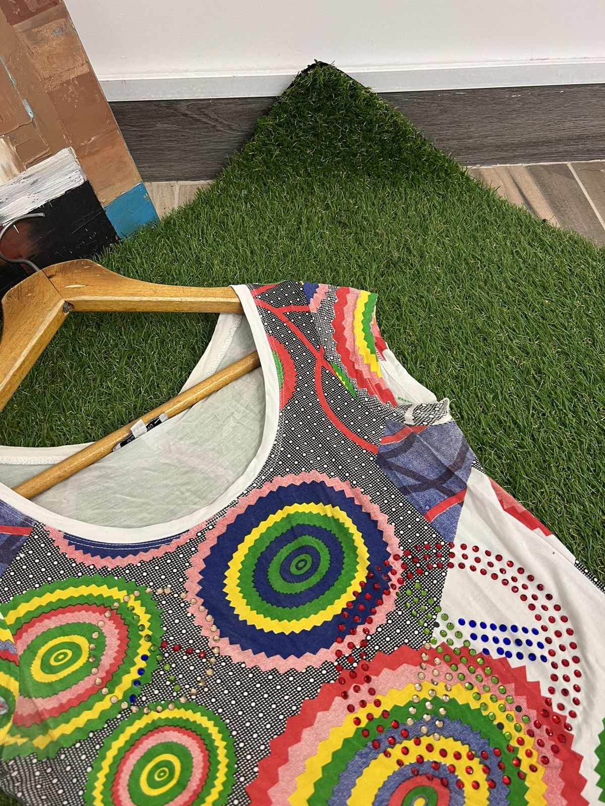 Moschino Vintage Moschino 'peace signs' Crazy Pattern Tank Top Size M / US 6-8 / IT 42-44 - 3 Thumbnail