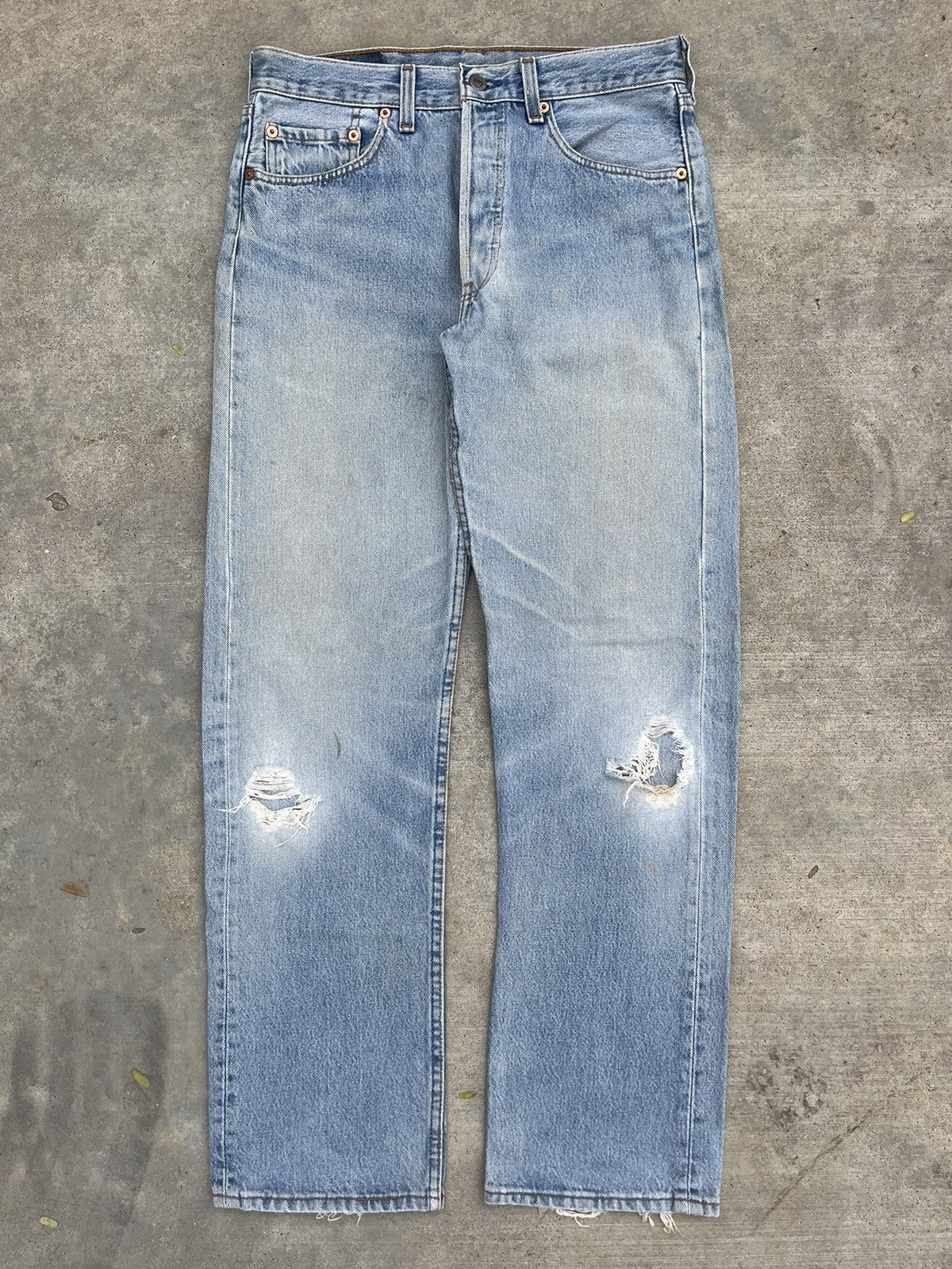 Levi's × Vintage VINTAGE LEVI’S 501 FADED LIGHT BLUE JEANS Size US 31 - 1 Thumbnail
