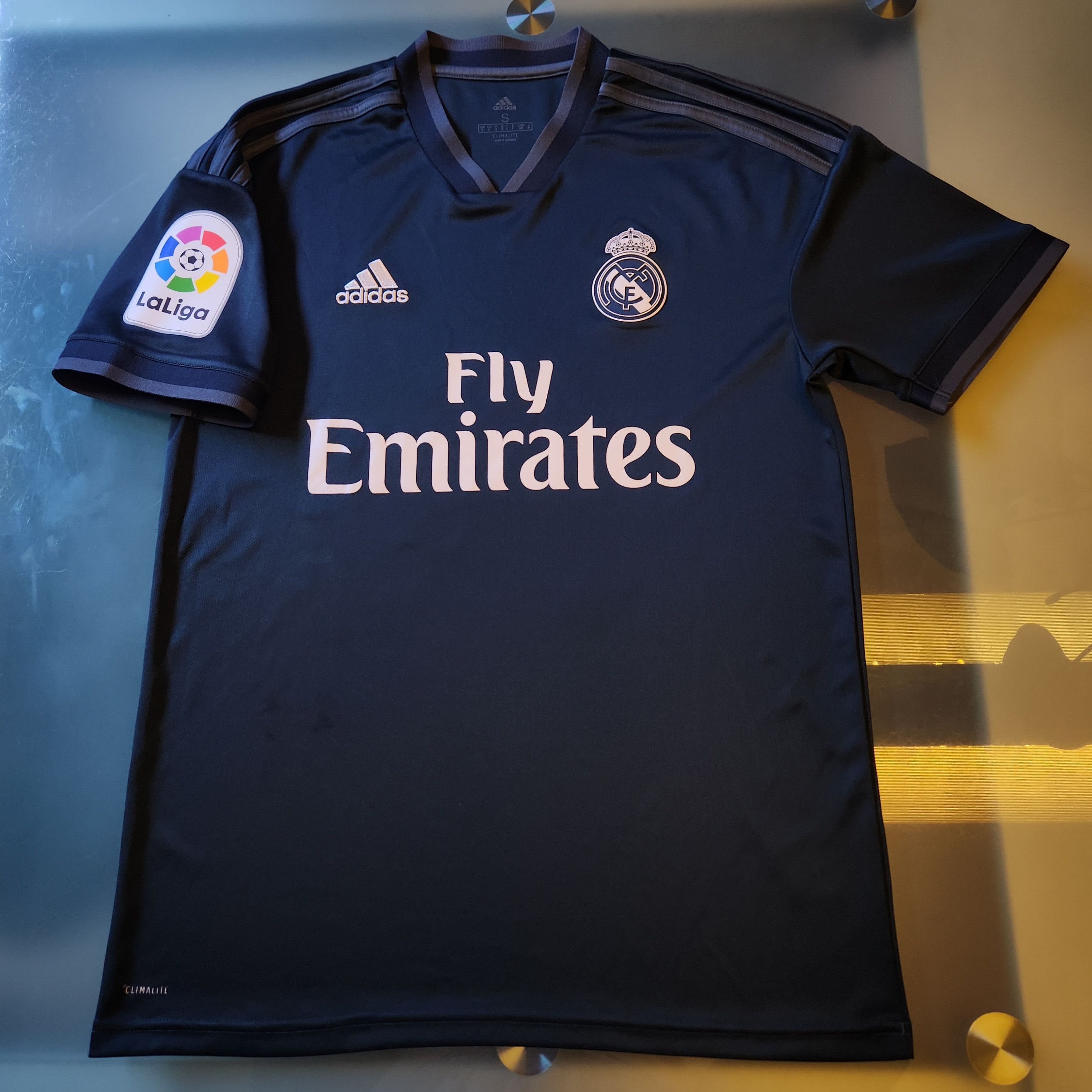 Adidas Authentic Real Madrid VINICIUS Jr 2018-2019 Away Jersey Size US S / EU 44-46 / 1 - 2 Thumbnail
