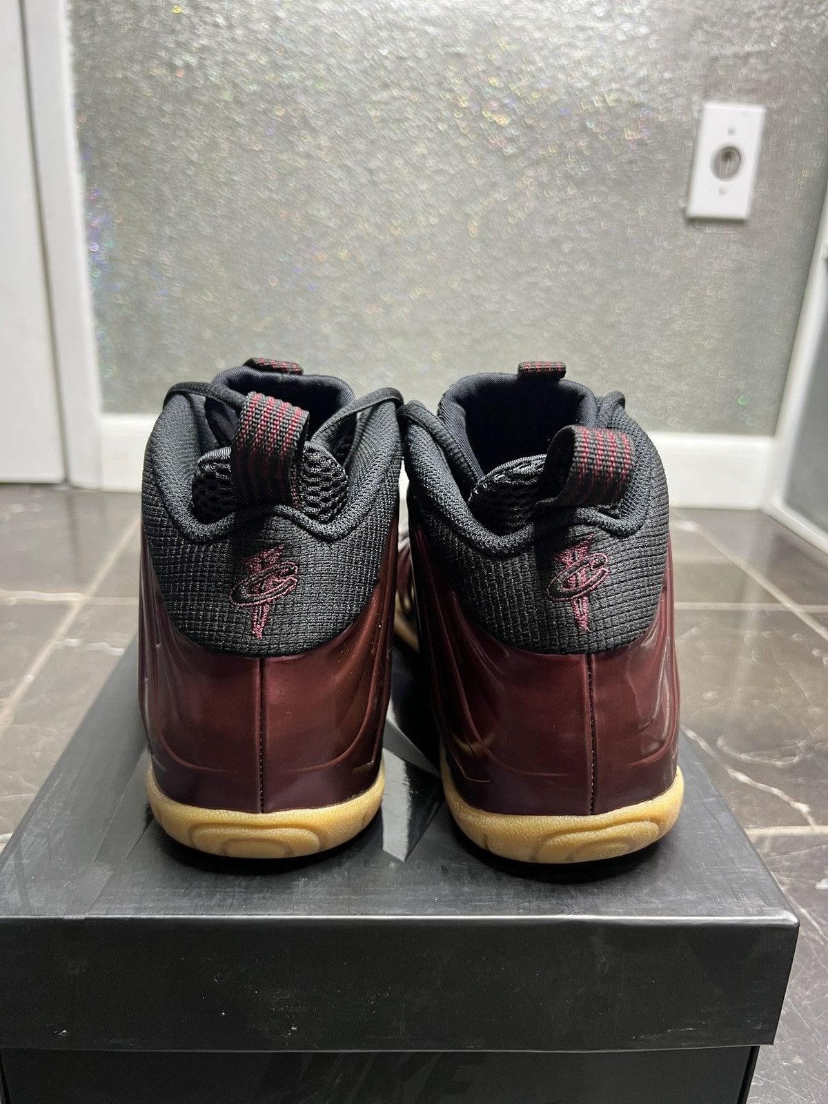 Nike Nike Foamposite One Maroon & Gum (2016) DS GS 7Y! Size US 7 / EU 40 - 3 Thumbnail