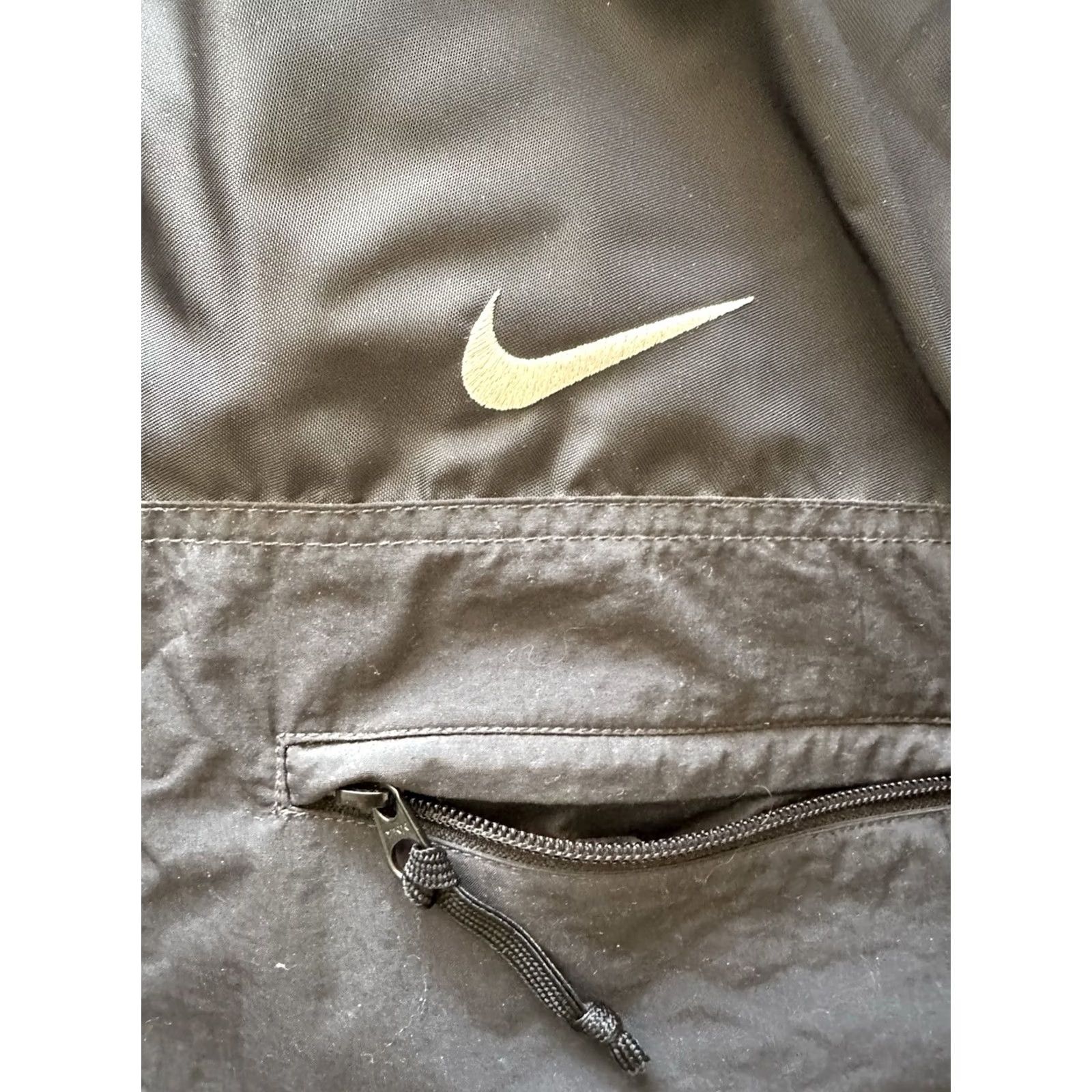 Nike VINTAGE Nike Swoosh Puffer Jacket Mens L Black Nylon Quilted Zip Mid-Length 90s Retro Bat/Workwear Size US L / EU 52-54 / 3 - 3 Thumbnail