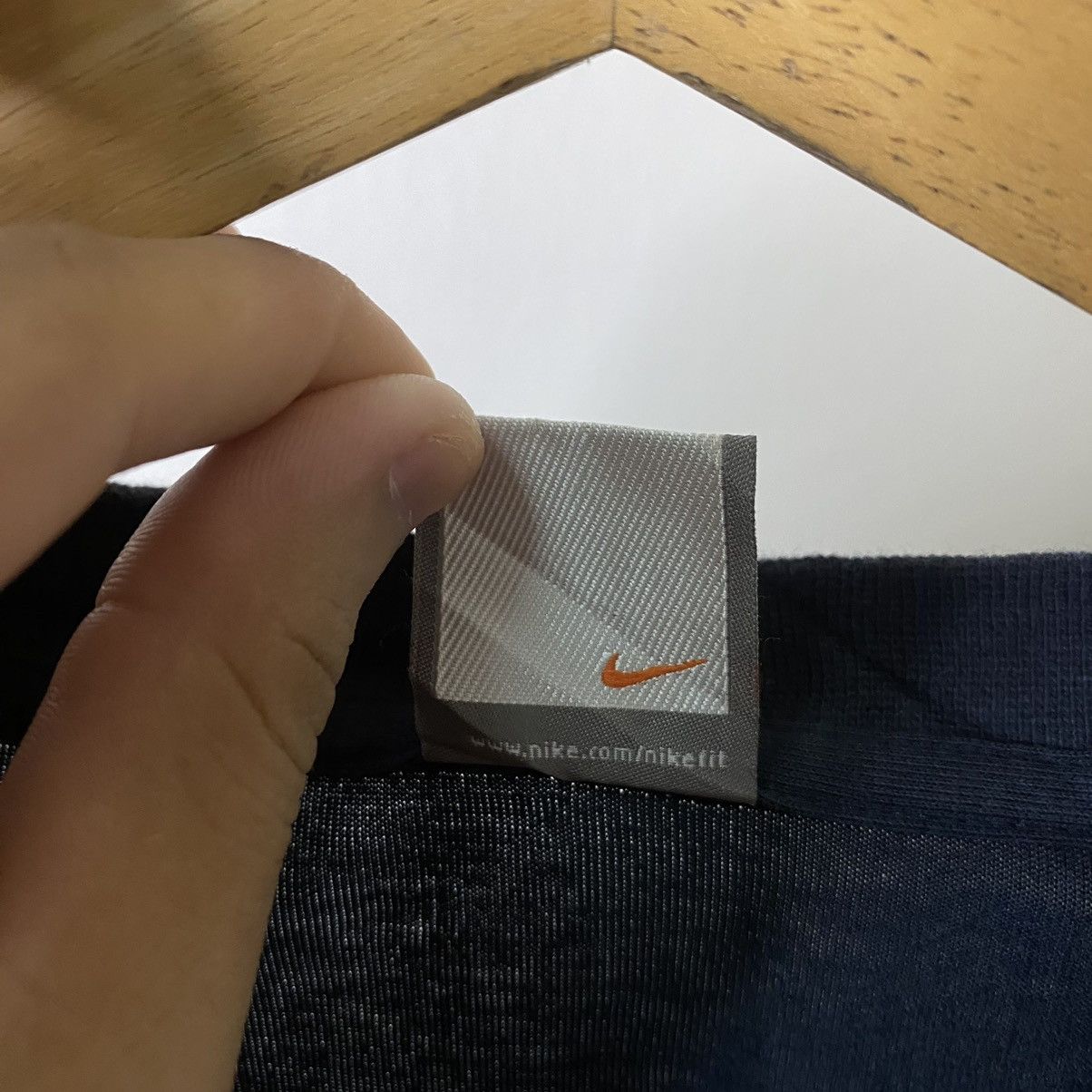 Nike Vintage Y2K Nike Essential Embroidery Small Swoosh Tee Size US L / EU 52-54 / 3 - 5 Thumbnail