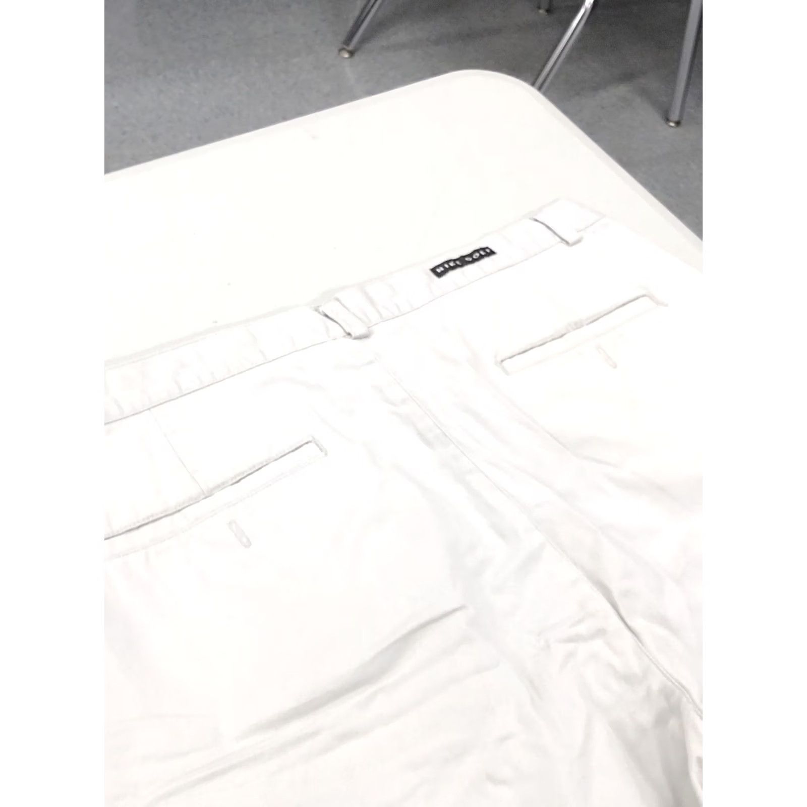 Nike VTG Nike Golf Shorts Mens 37x 7 (Tag 38) Khaki Tan Chino Pleated Short Cotton - Vintage Size US 37 - 7 Thumbnail