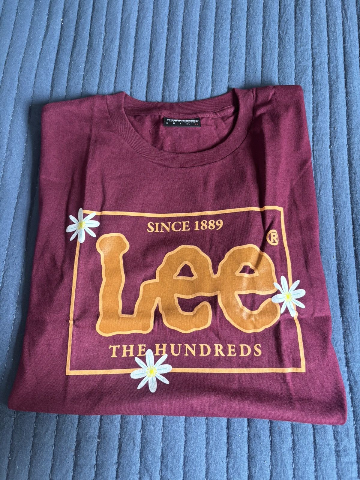 The Hundreds The Hundreds x Lee Graphic T-Shirt Burgundy Size US XXL / EU 58 / 5 - 1 Thumbnail