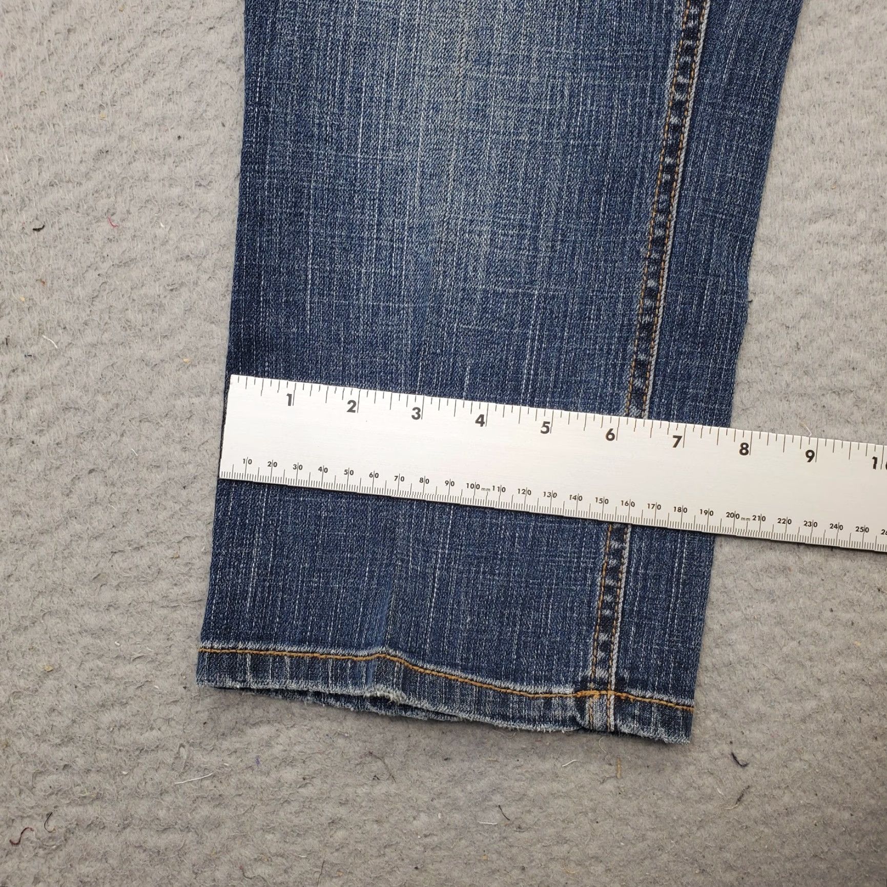 Tommy Hilfiger Tommy Hilfiger Capri Jeans Women 6 Blue Denim Whiskered Medium Wash Straight Leg jeans Women 6 Blue Denim Capri Whiskered Medium Wash Straight Leg Size 28" / US 6 / IT 42 - 5 Thumbnail