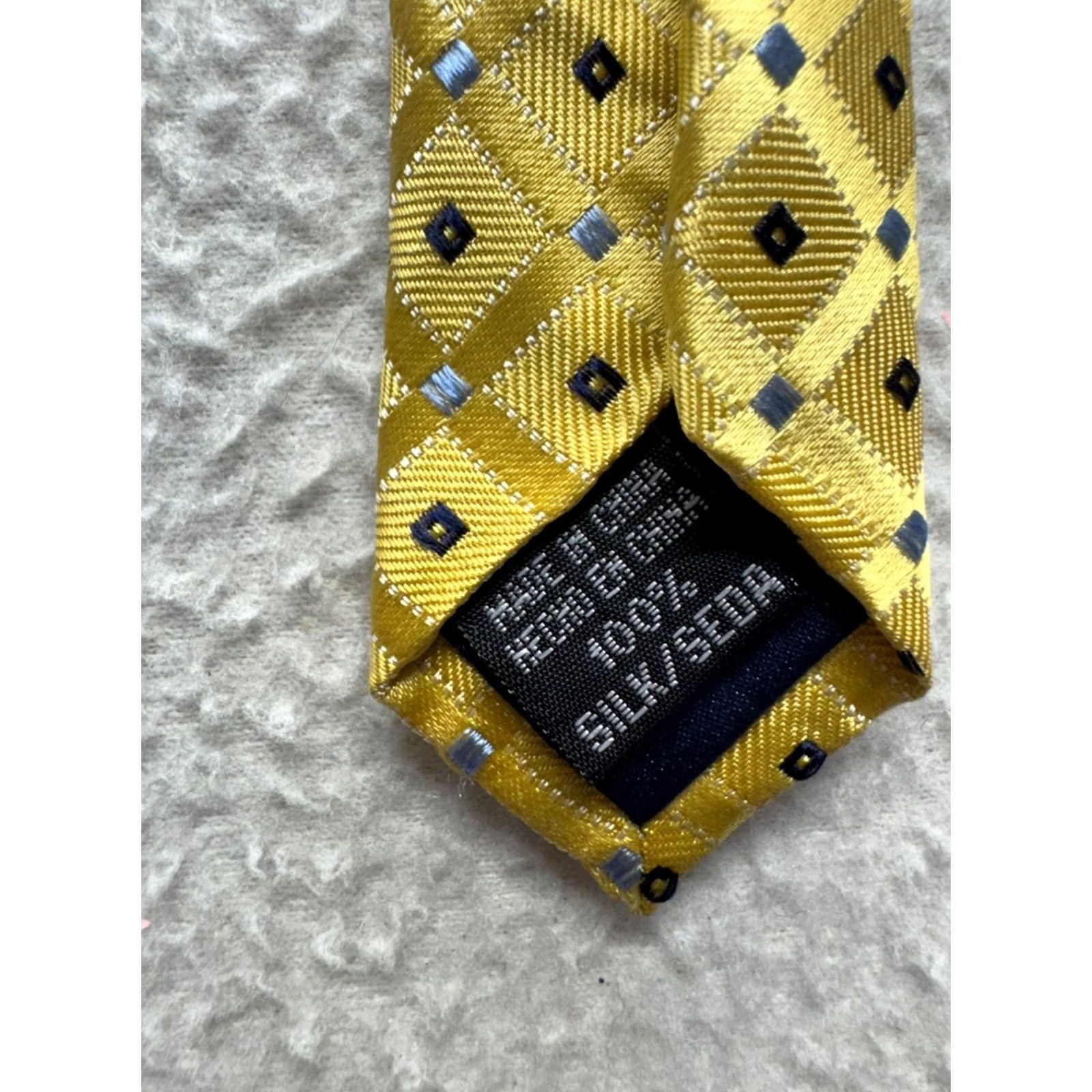 Vintage Eagle Yellow Silk Diamond Necktie - 28 Inch Mens Tie - Pre-Owned Like New Size 28 - 4 Thumbnail