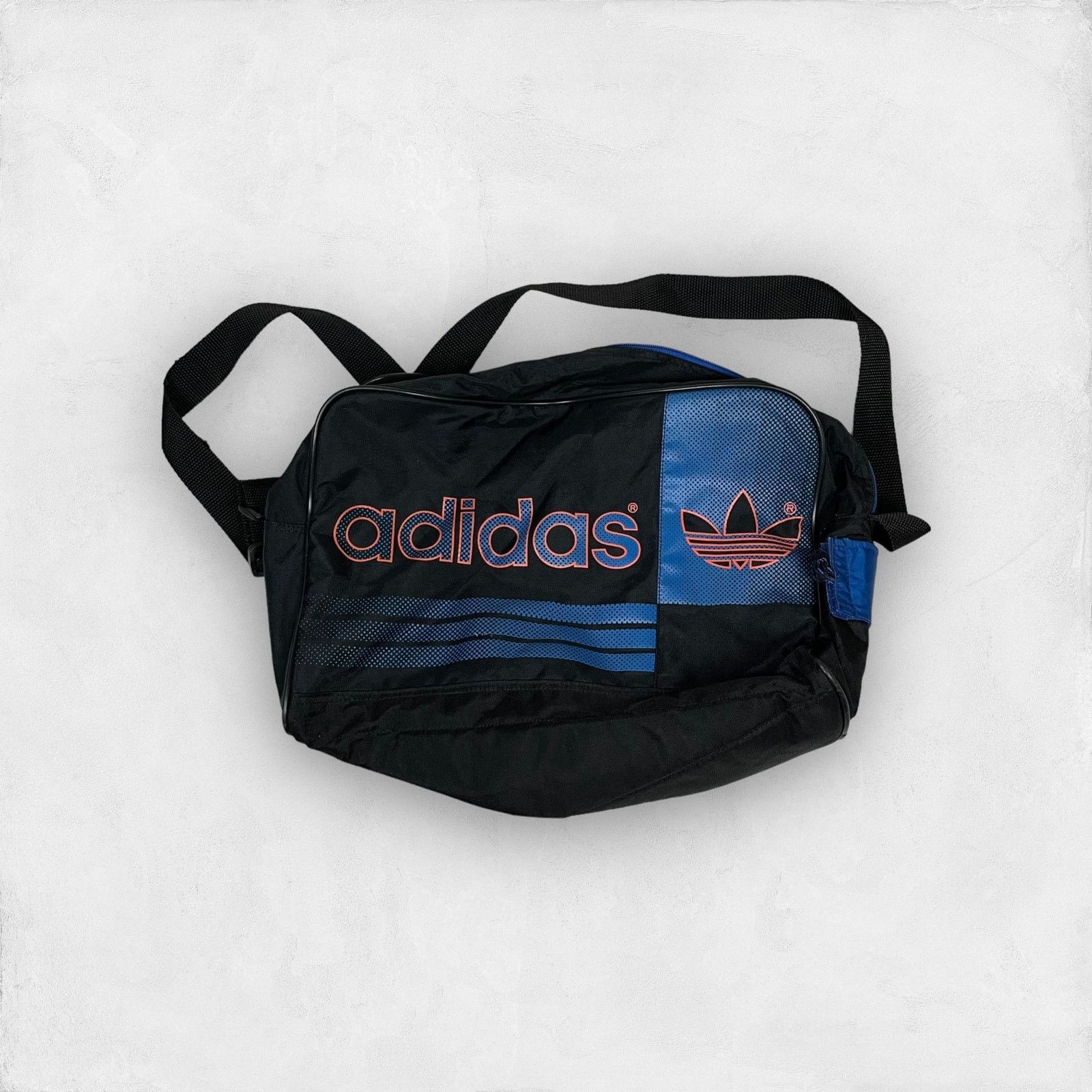 Adidas × Vintage Adidas Adults Black Blue 3-Stripes Wide Strap Crossbody Bag Size ONE SIZE - 1 Thumbnail