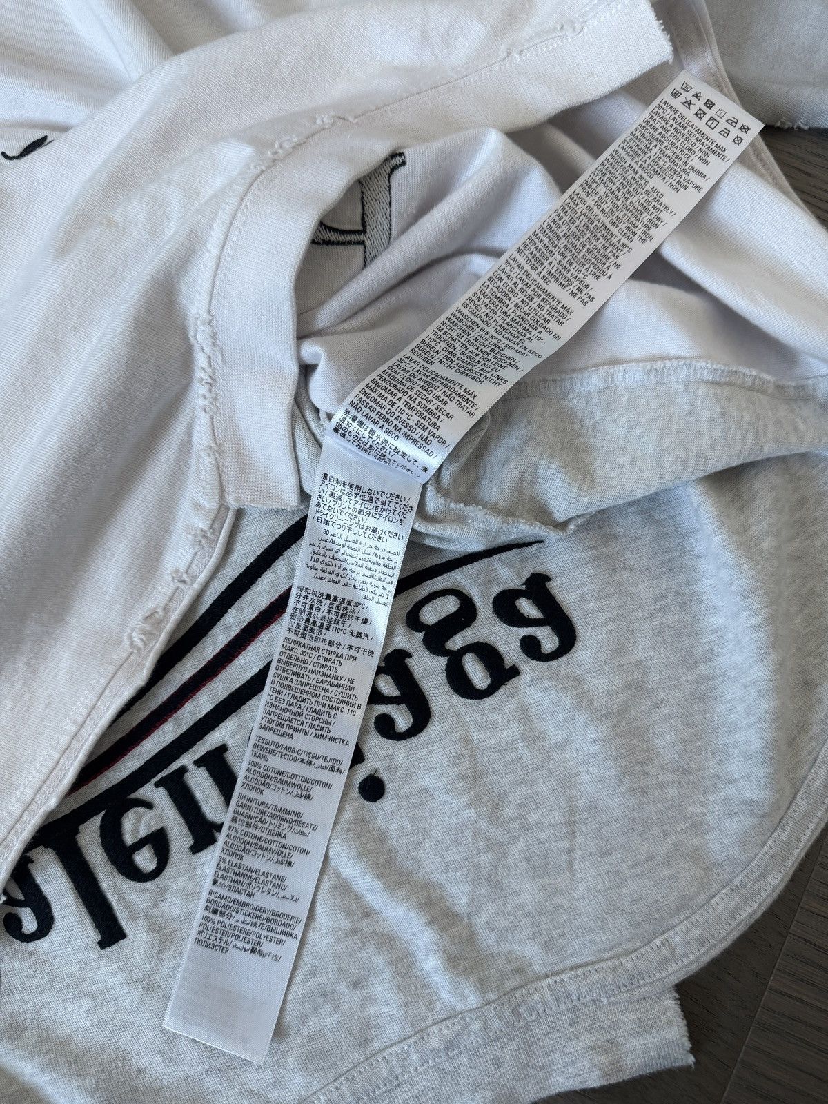 Balenciaga Balenciaga Upside Down T-Shirt Size US M / EU 48-50 / 2 - 5 Thumbnail