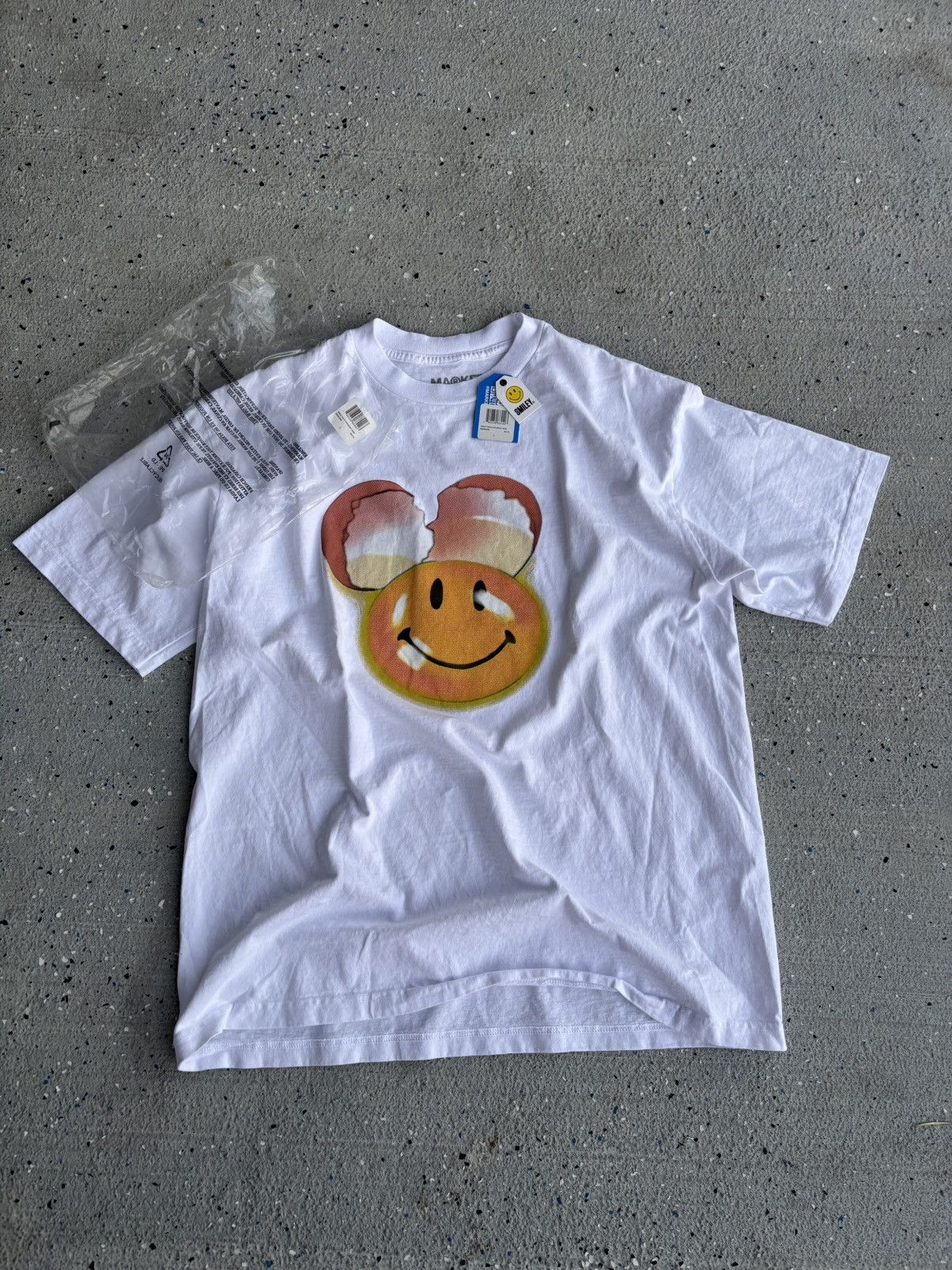 Market (NWT) Market Studios Smiley "This Is Your Brain" Tee Size US XL / EU 56 / 4 - 1 Thumbnail