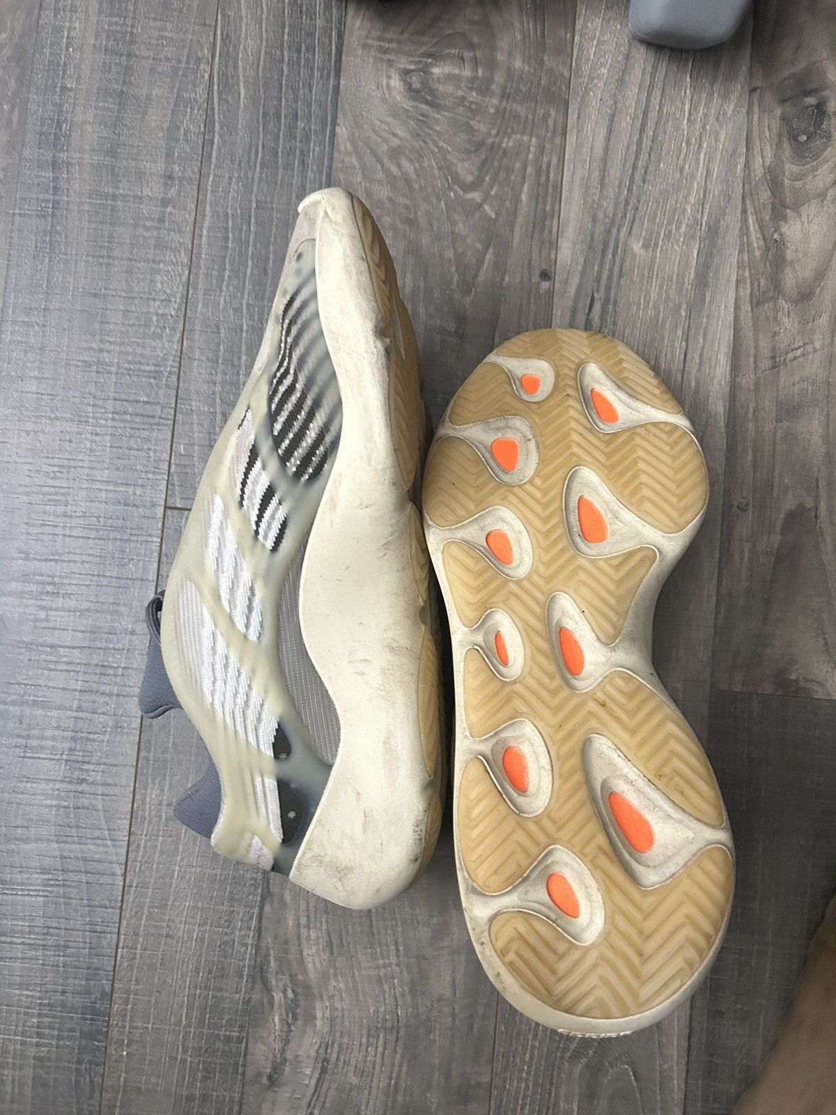 Adidas Yeezy 700 v3 Fade Salt 🧂 Size US 11 / EU 44 - 4 Thumbnail