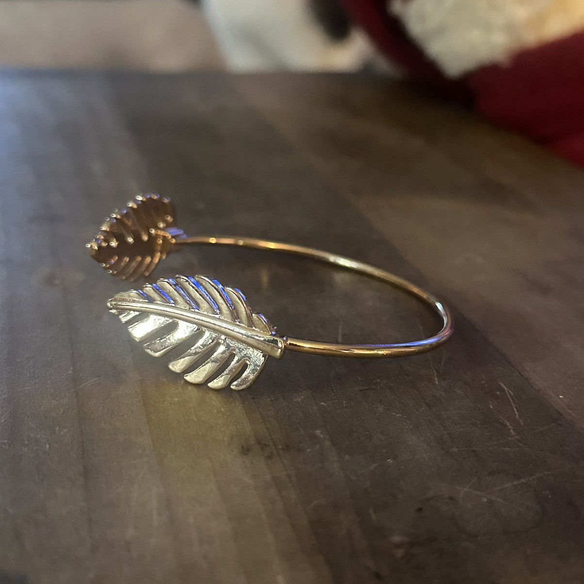 Other Gold tone leaf cuff bracelet Size ONE SIZE - 4 Thumbnail