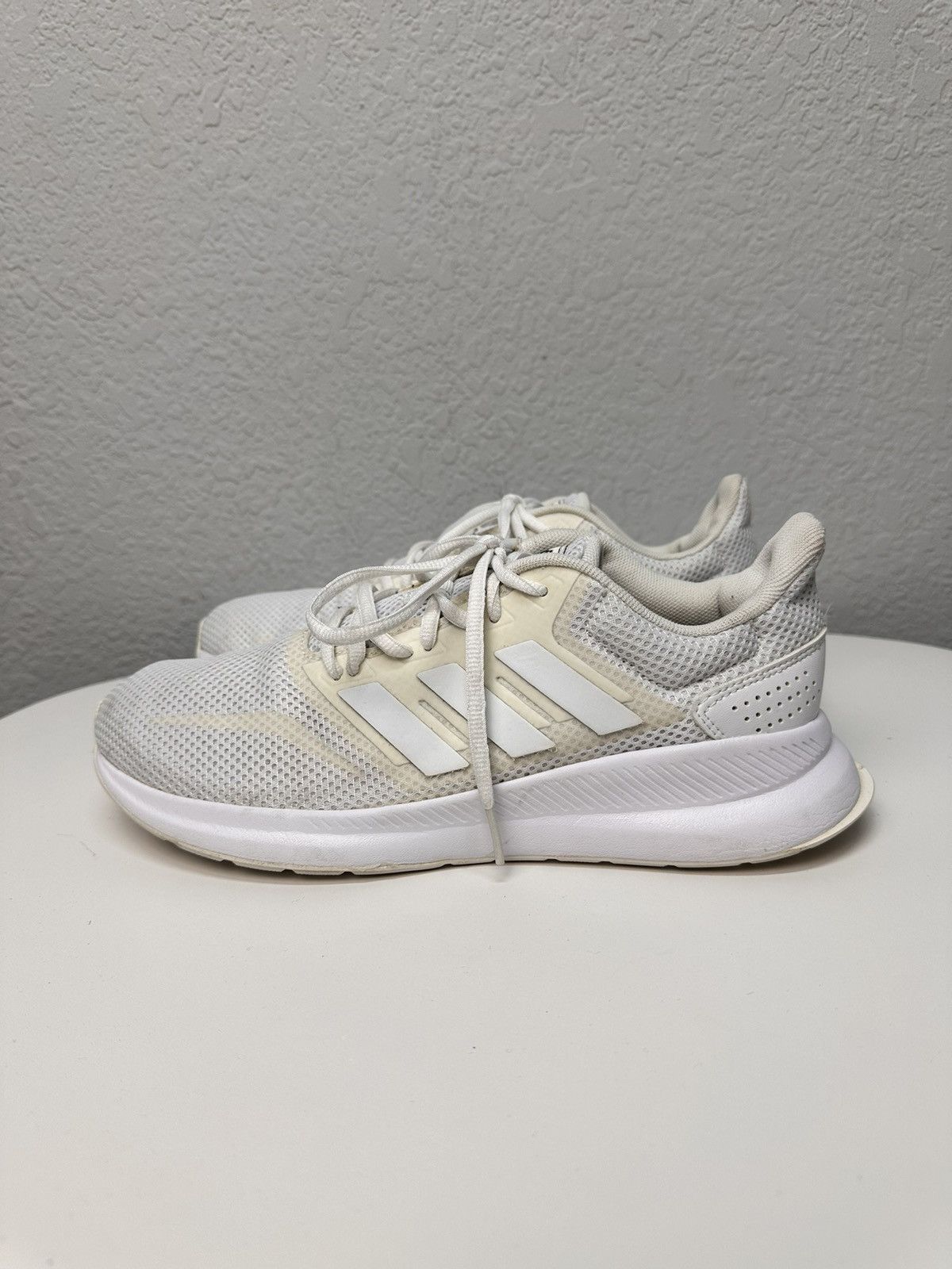 Adidas Adidas white sneakers running shoes triple minimal style Size US 8 / EU 41 - 3 Thumbnail