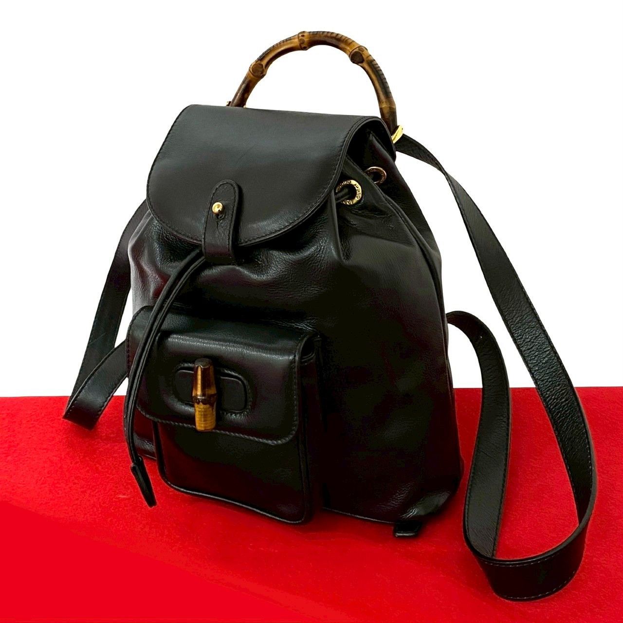 lululemon everyday backpack inside Every day 2.0 23L (001) Interior Padded Pocket Fits Size:26L BELT BAG STORAGE SOLUTION FYE
