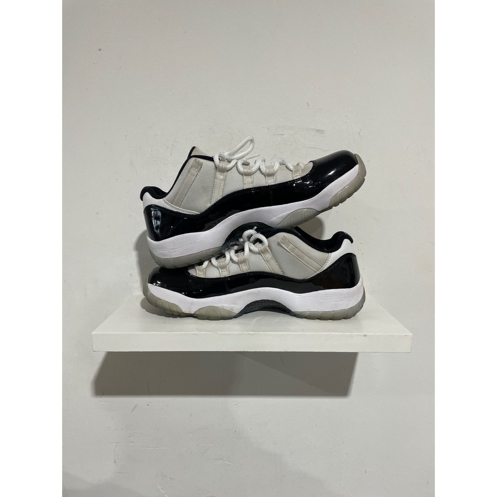 Nike NIKE JORDAN 11 LOW CONCORD SIZE 12 PREOWNED Size US 12 / EU 45 - 2 Thumbnail