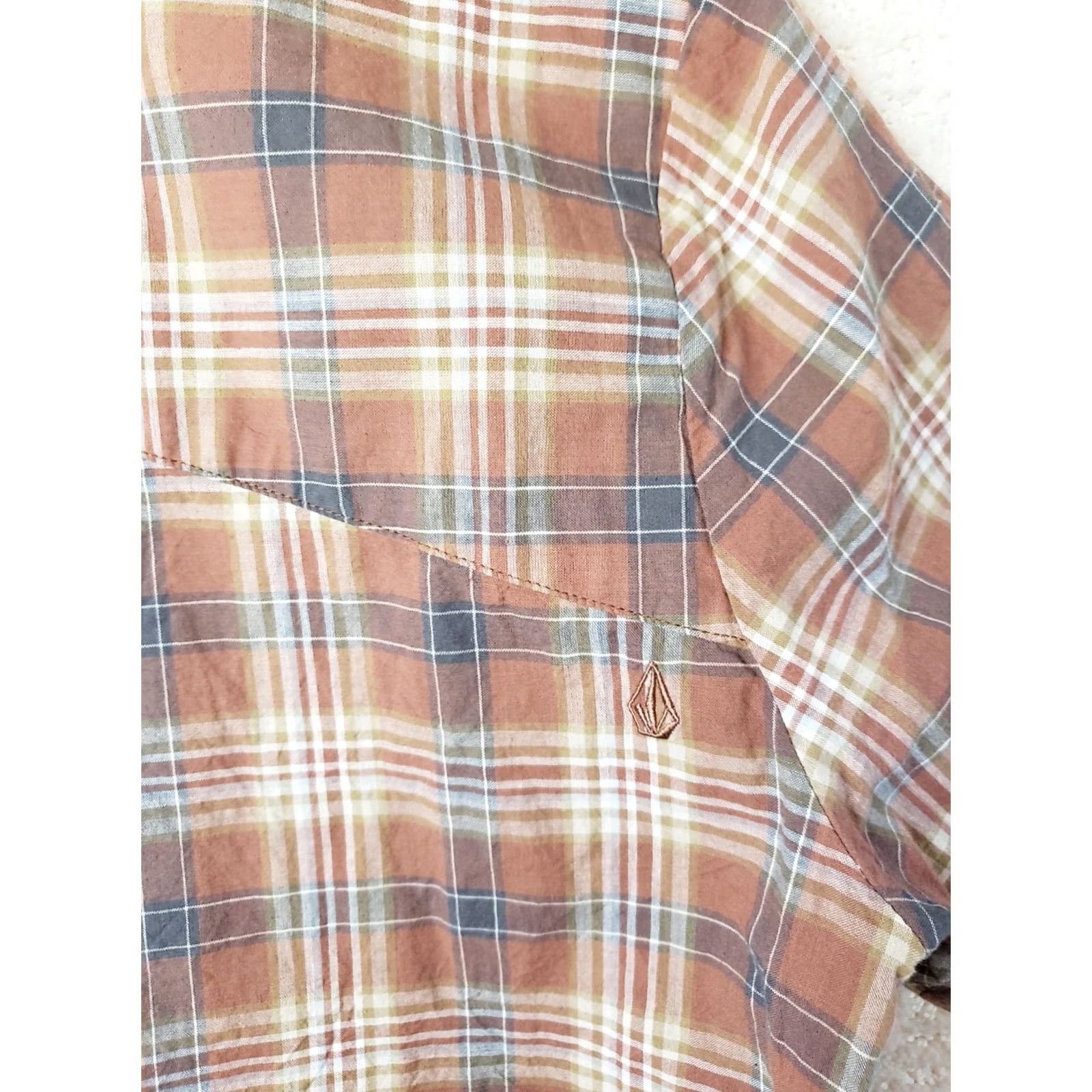 Volcom Volcom Short Sleeve Button Up Shirt Mens Medium Multicolor Plaid Modern Fit Cotton Size US M / EU 48-50 / 2 - 7 Thumbnail